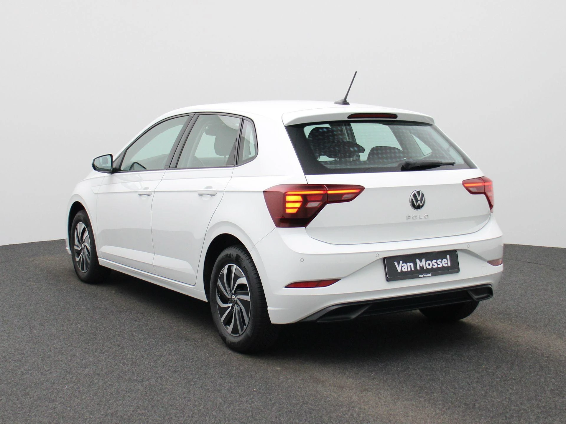 Volkswagen-Polo-image-1