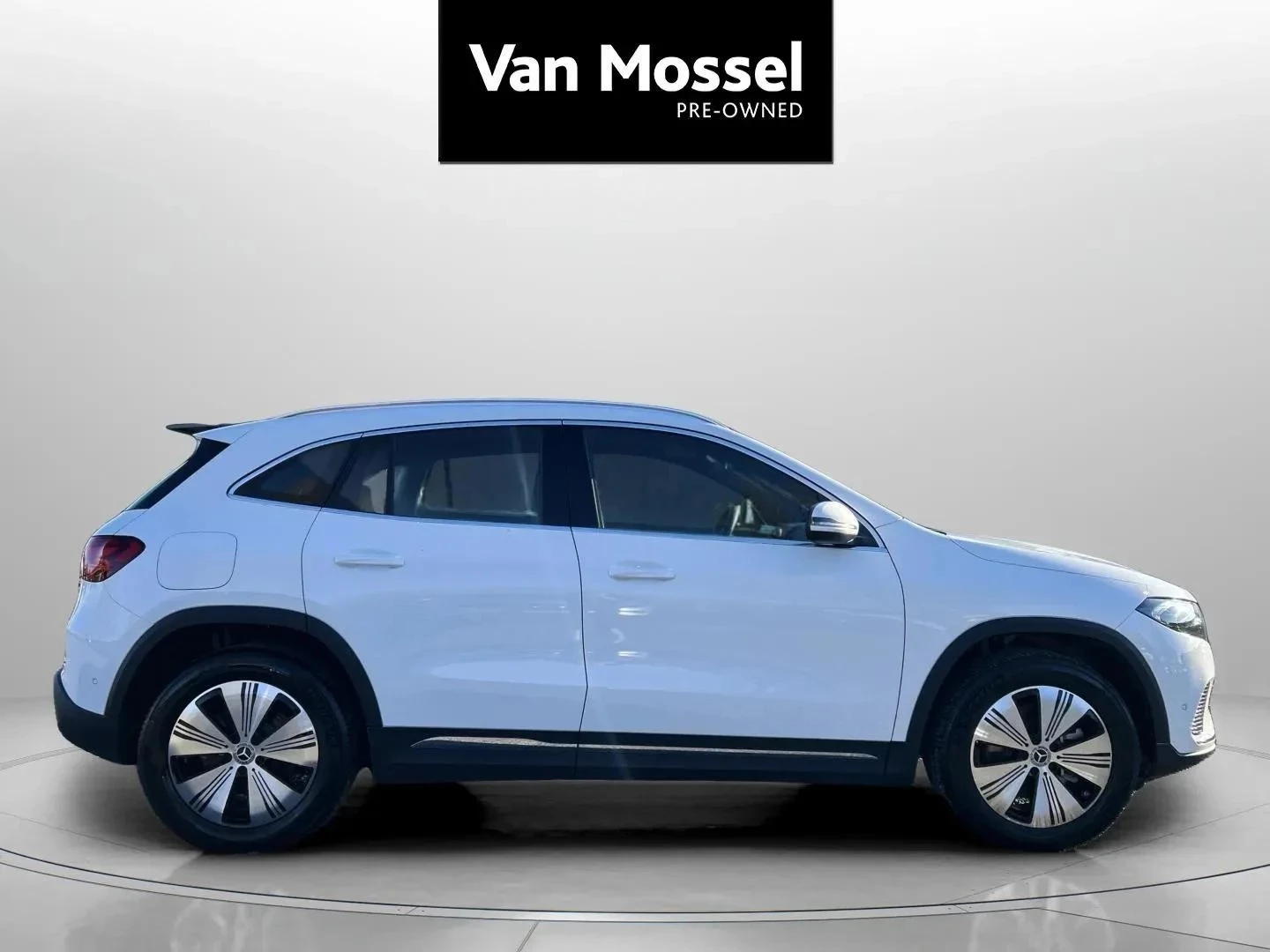 Mercedes-Benz-EQA-image-3