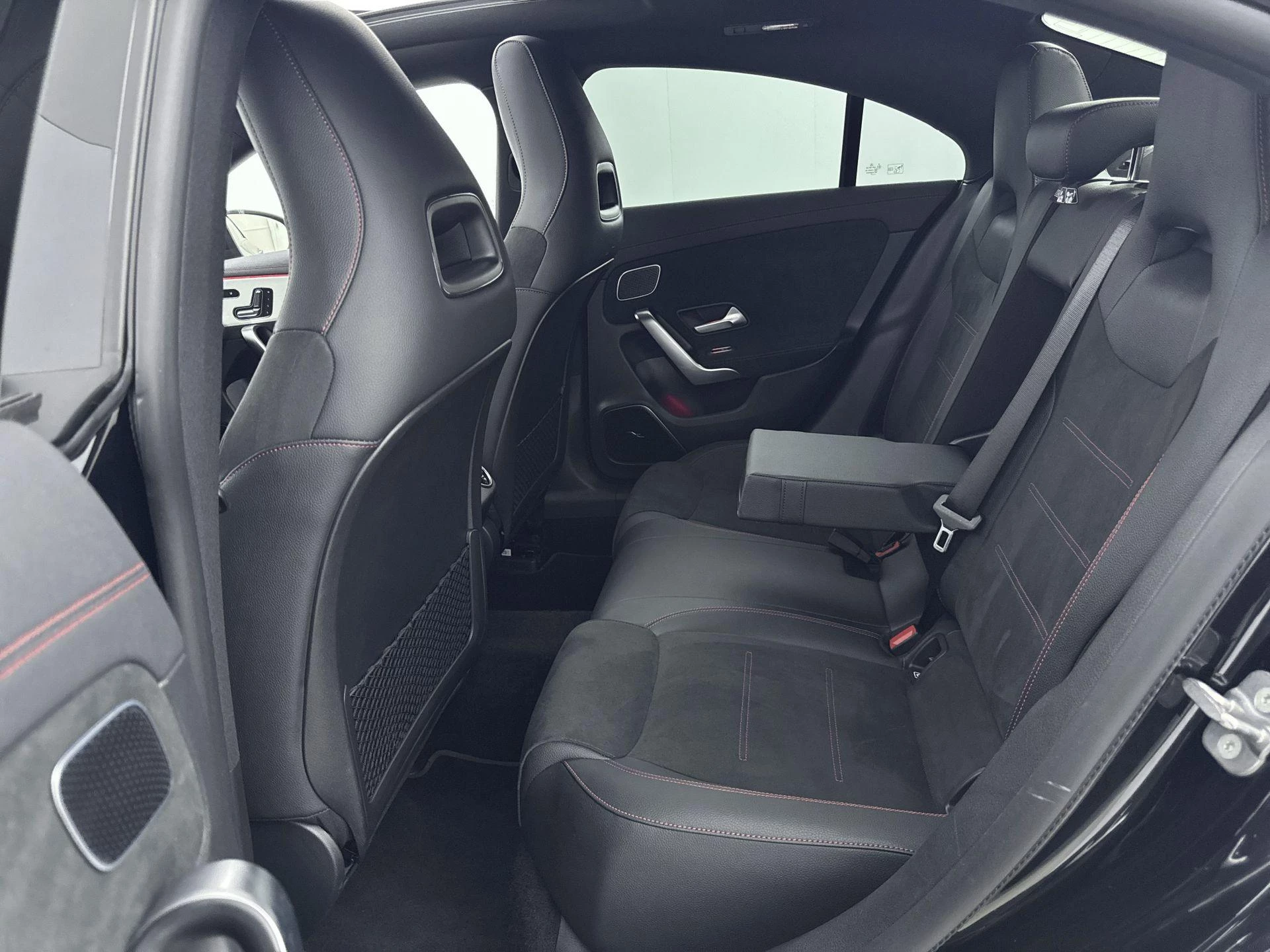 Mercedes-Benz-CLA-image-19