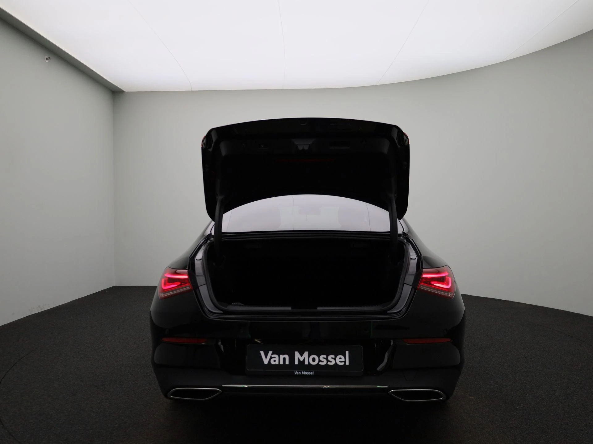 Mercedes-Benz-CLA-image-10