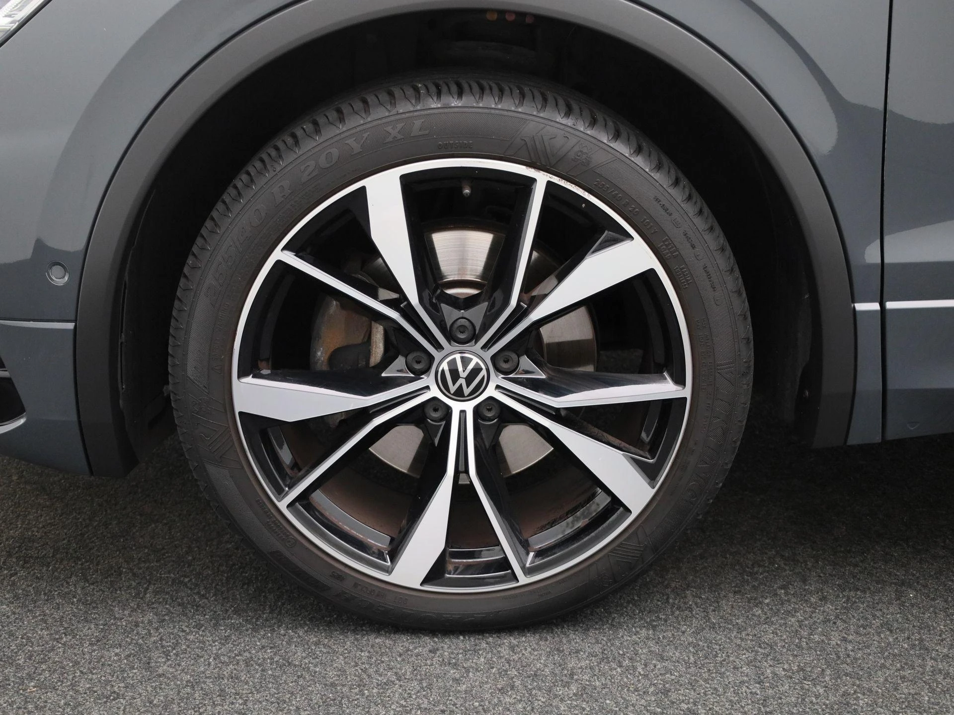 Volkswagen-Tiguan-image-14