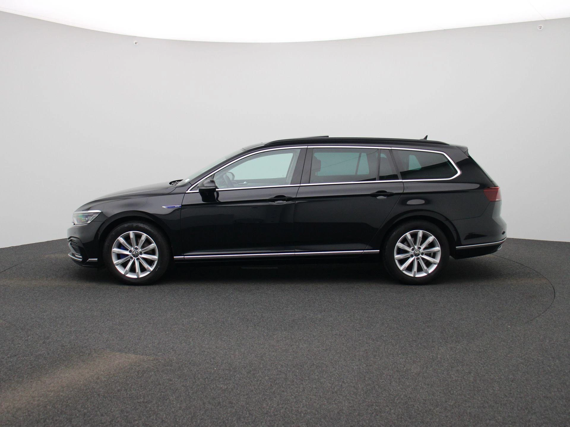 Volkswagen-Passat-image-3