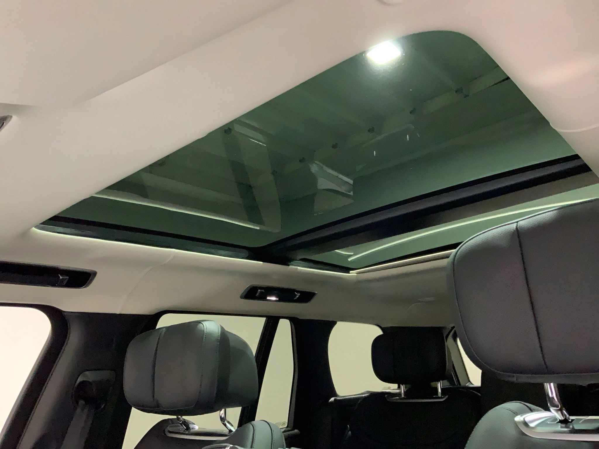 Land Rover-Range Rover-image-24