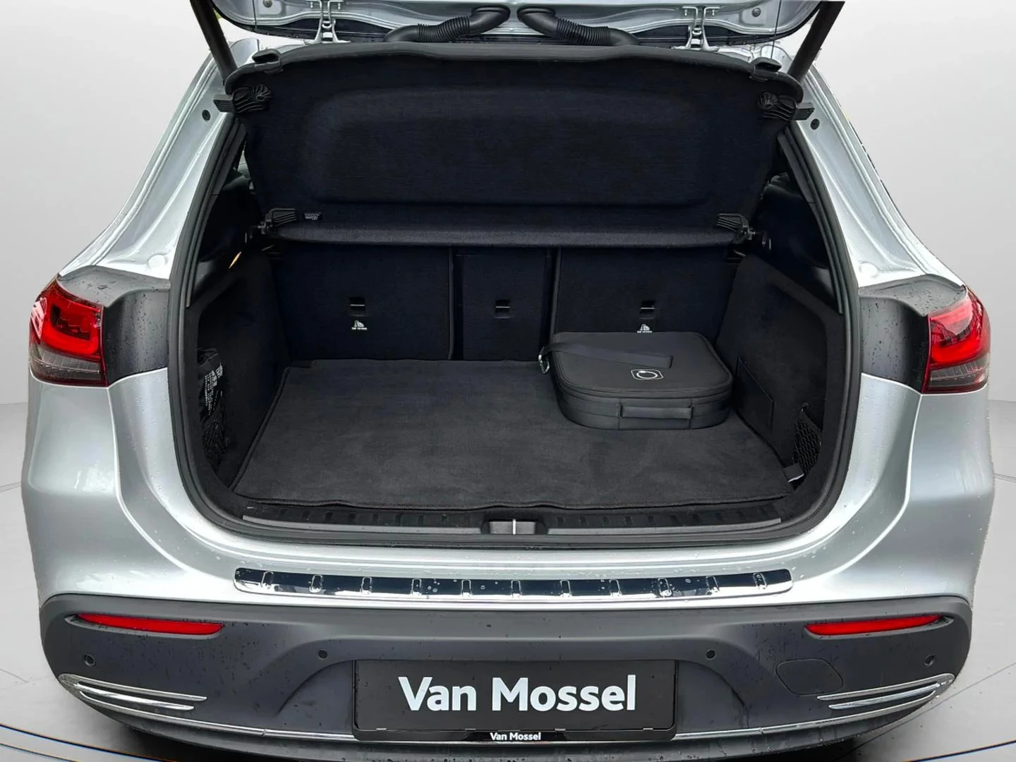 Mercedes-Benz-EQA-image-14