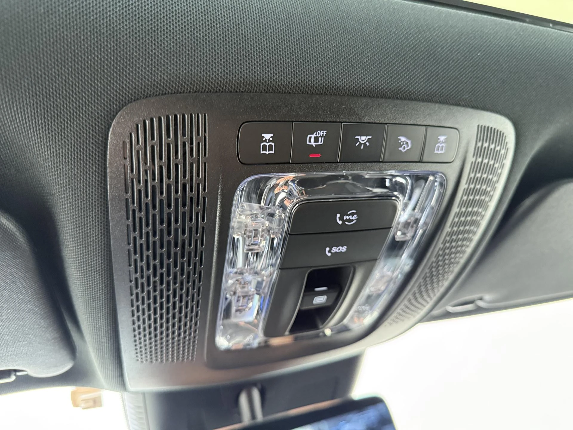 Mercedes-Benz-GLA-image-23