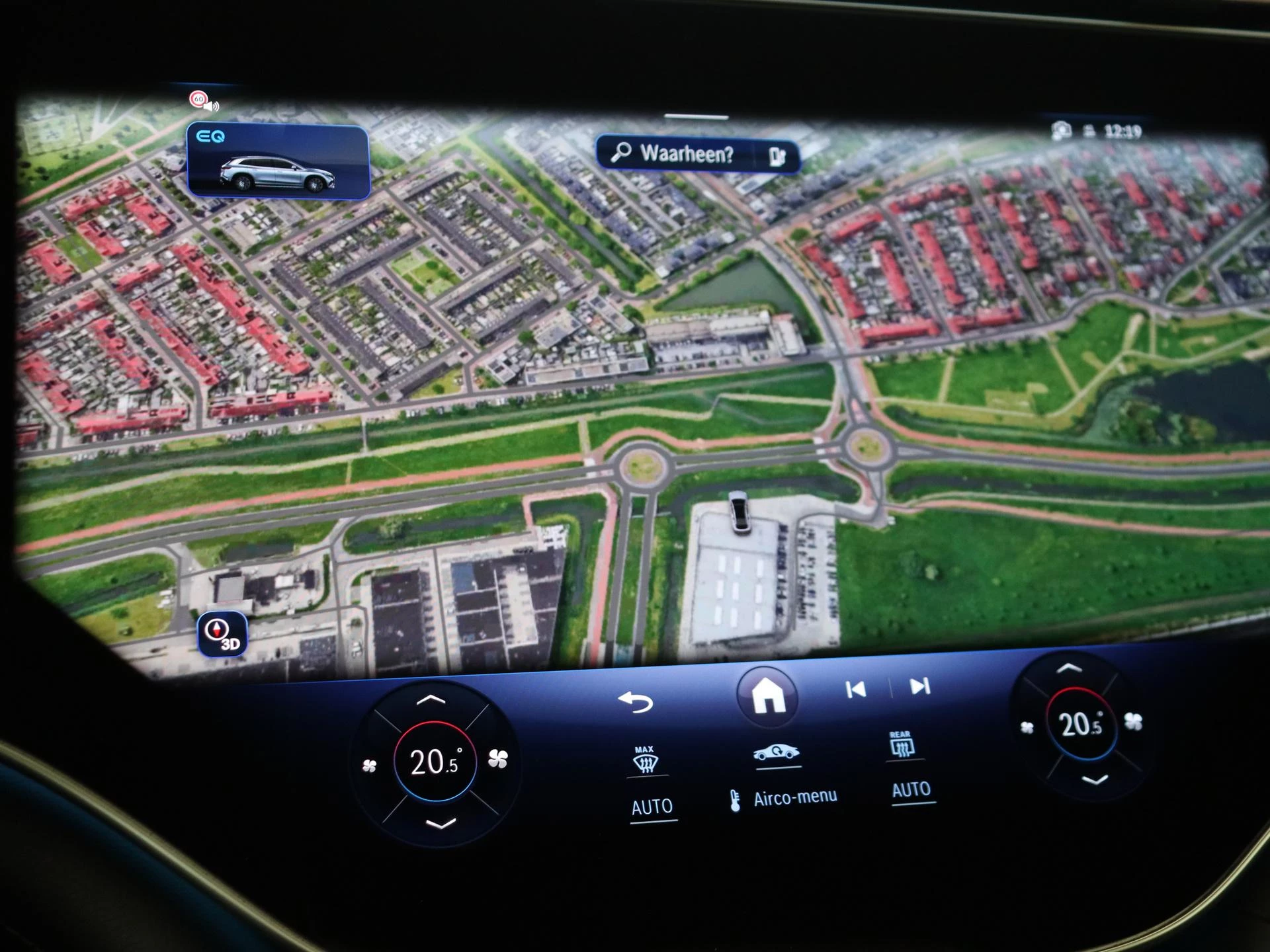 Mercedes-Benz-EQS-image-16