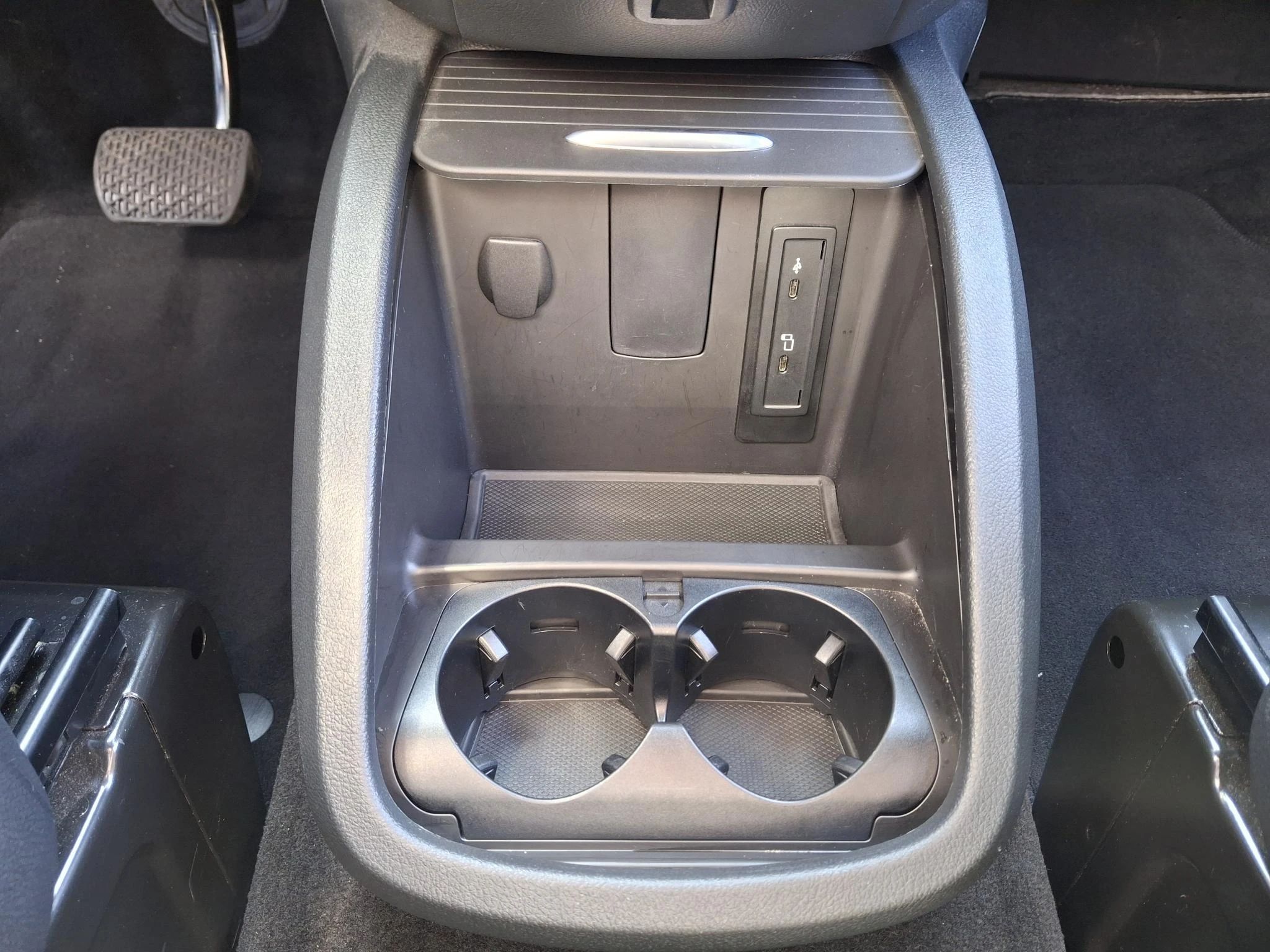 Mercedes-Benz-EQV-image-22
