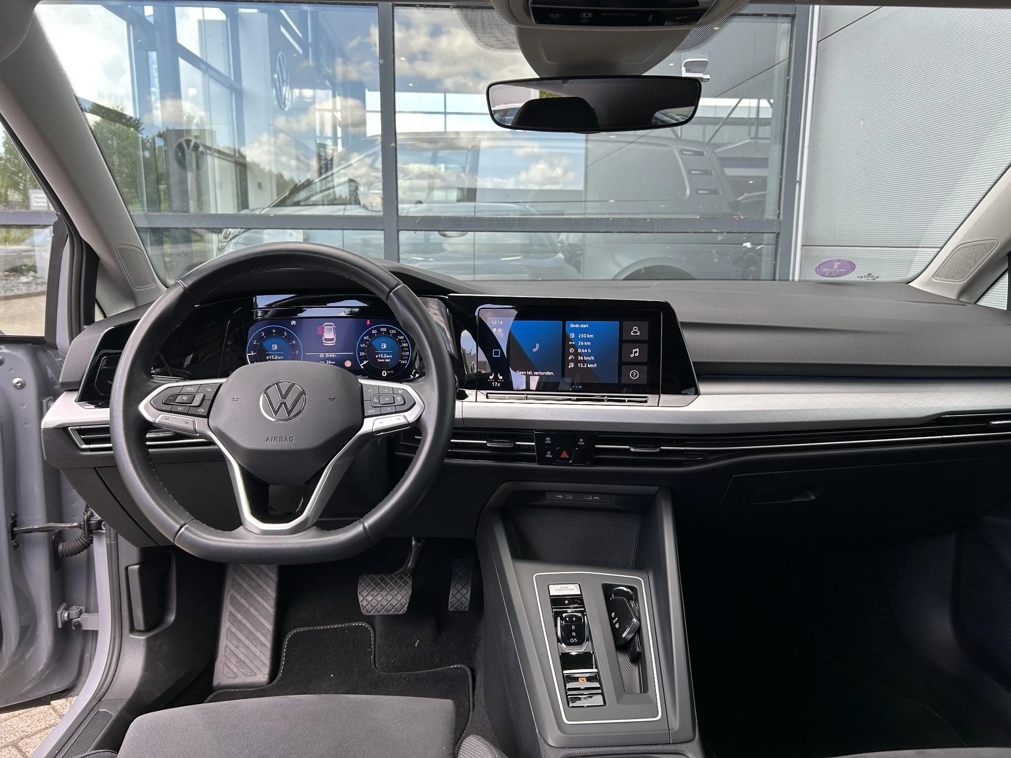 Volkswagen-Golf-image-7