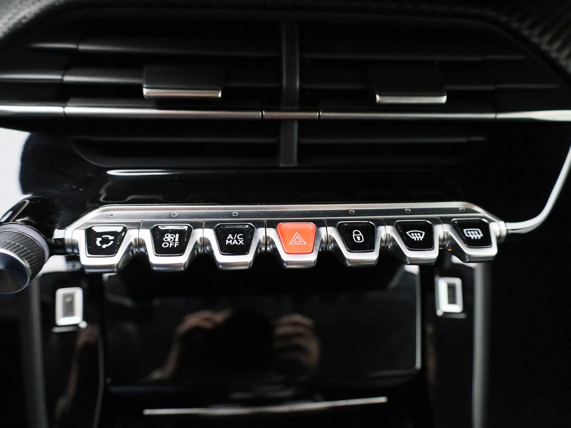 Peugeot-e-208-image-22