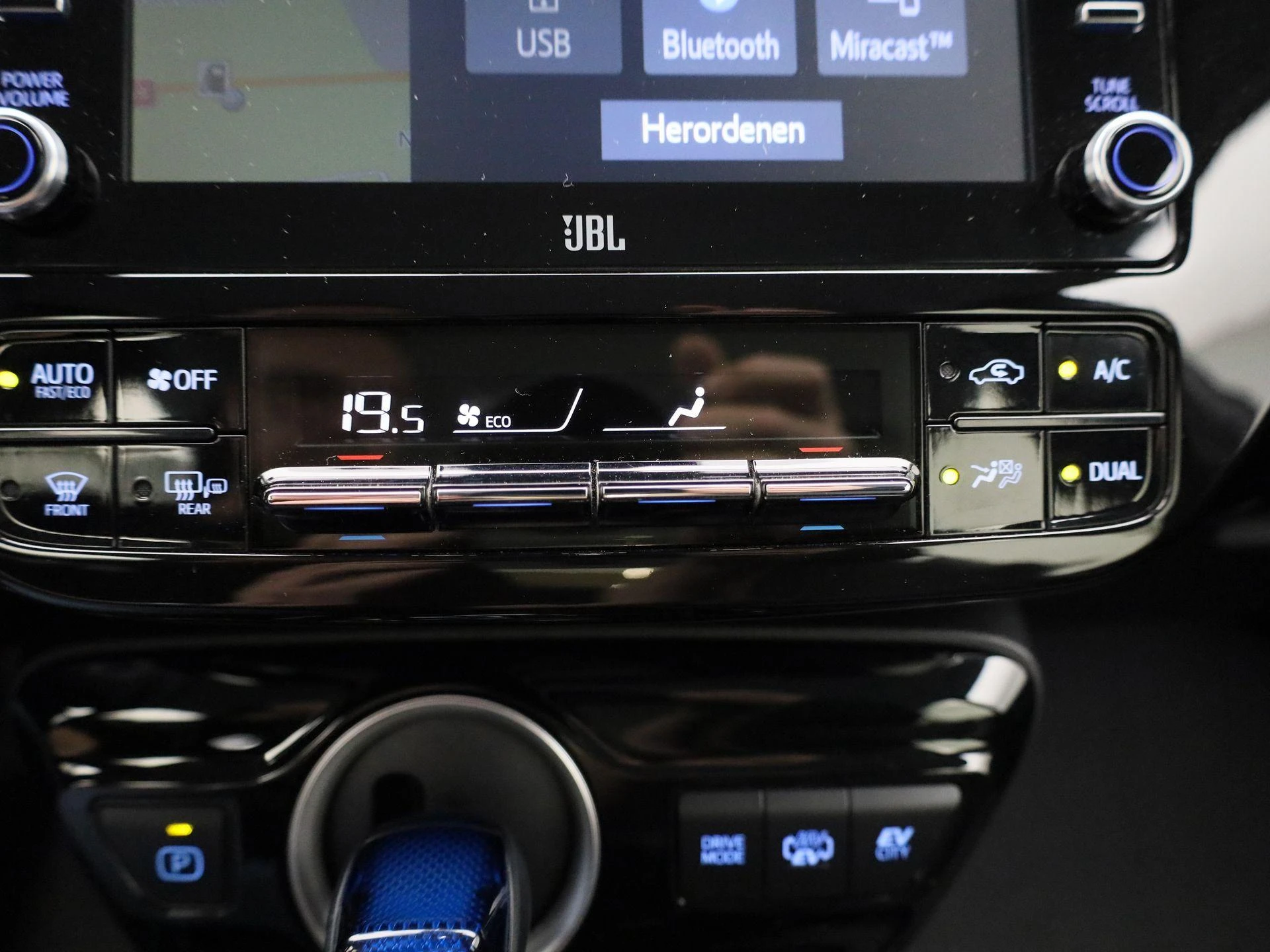 Toyota-Prius-image-21