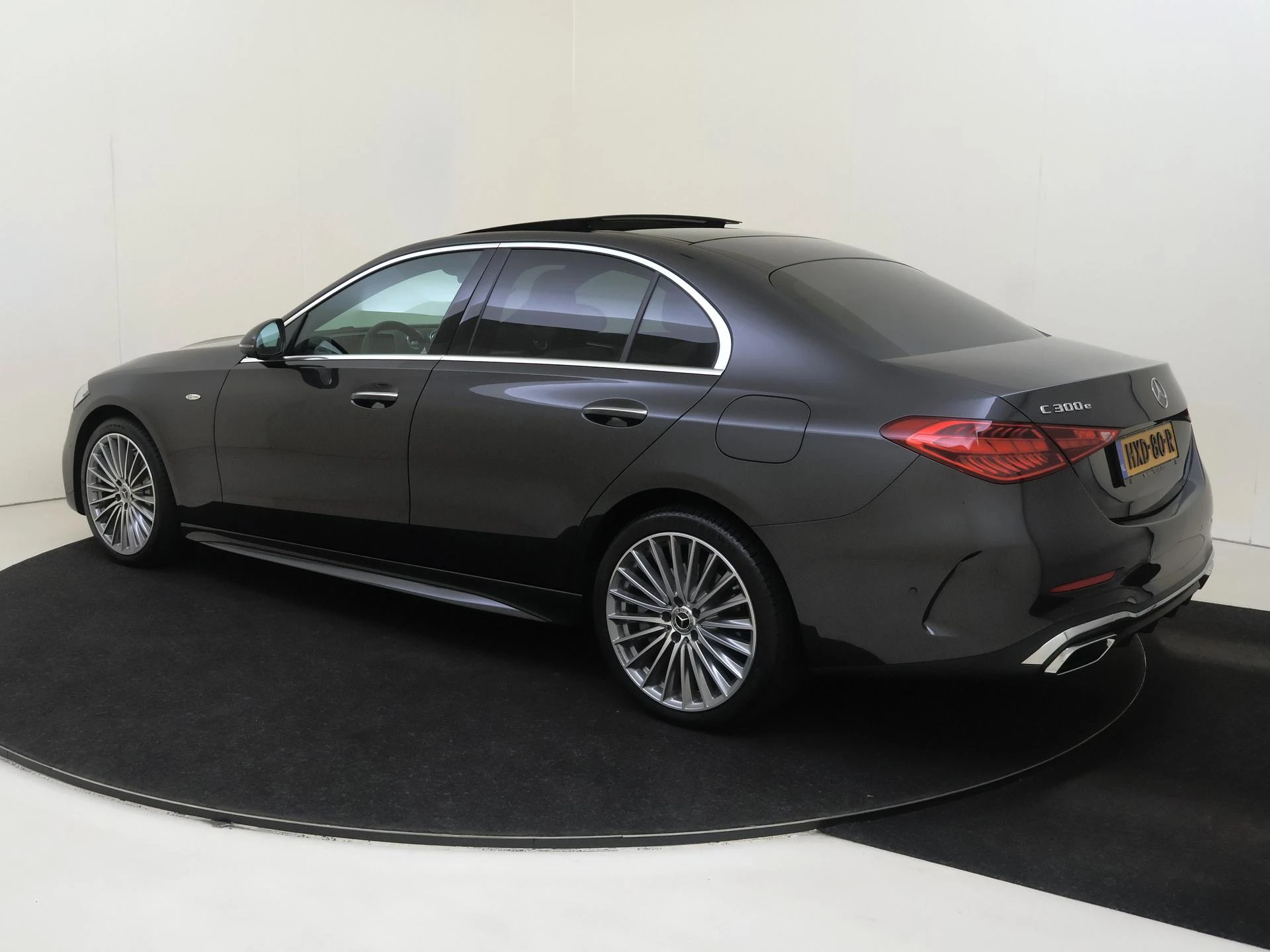 Mercedes-Benz-C-Klasse-image-2