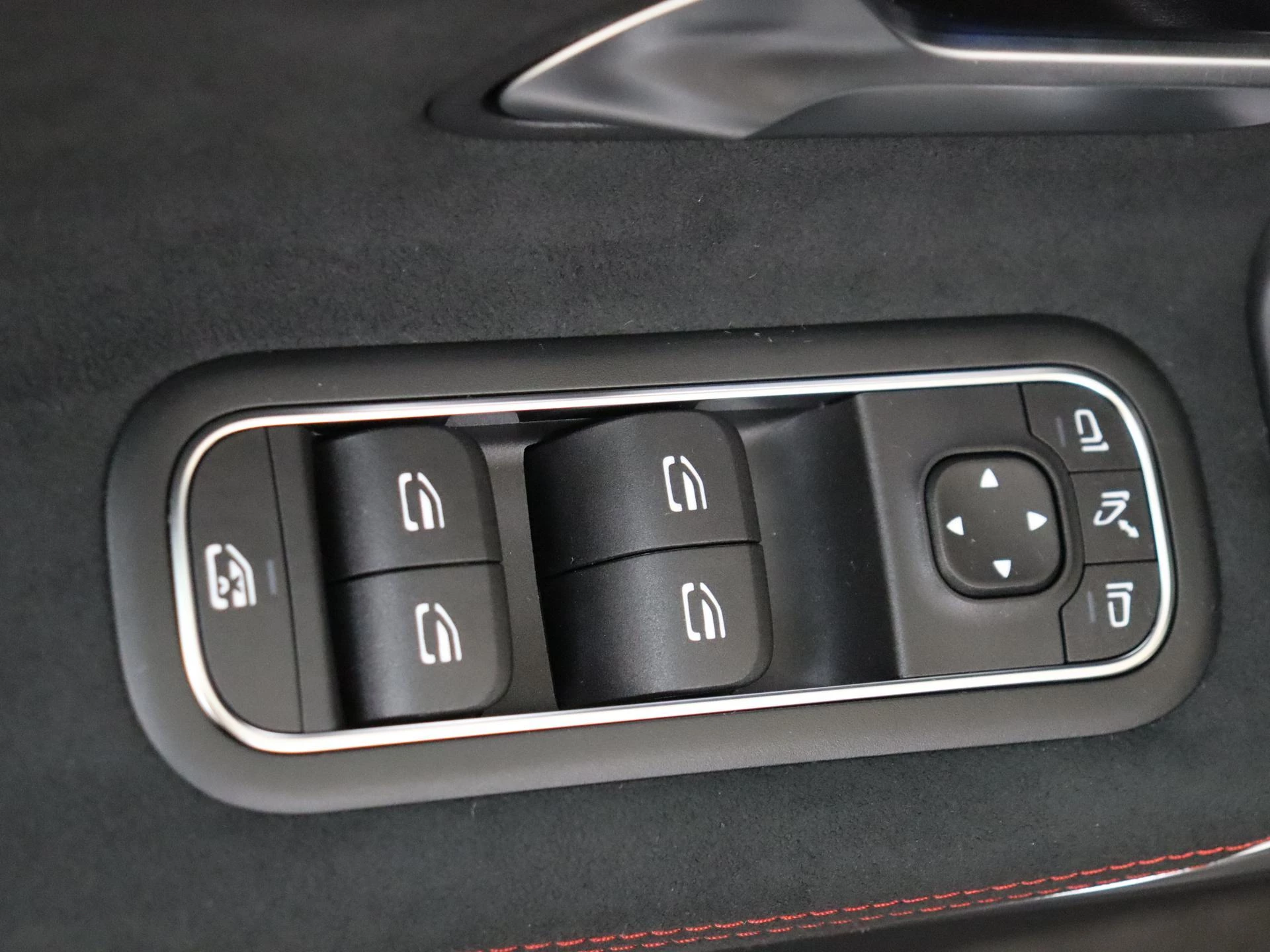 Mercedes-Benz-CLA-image-27