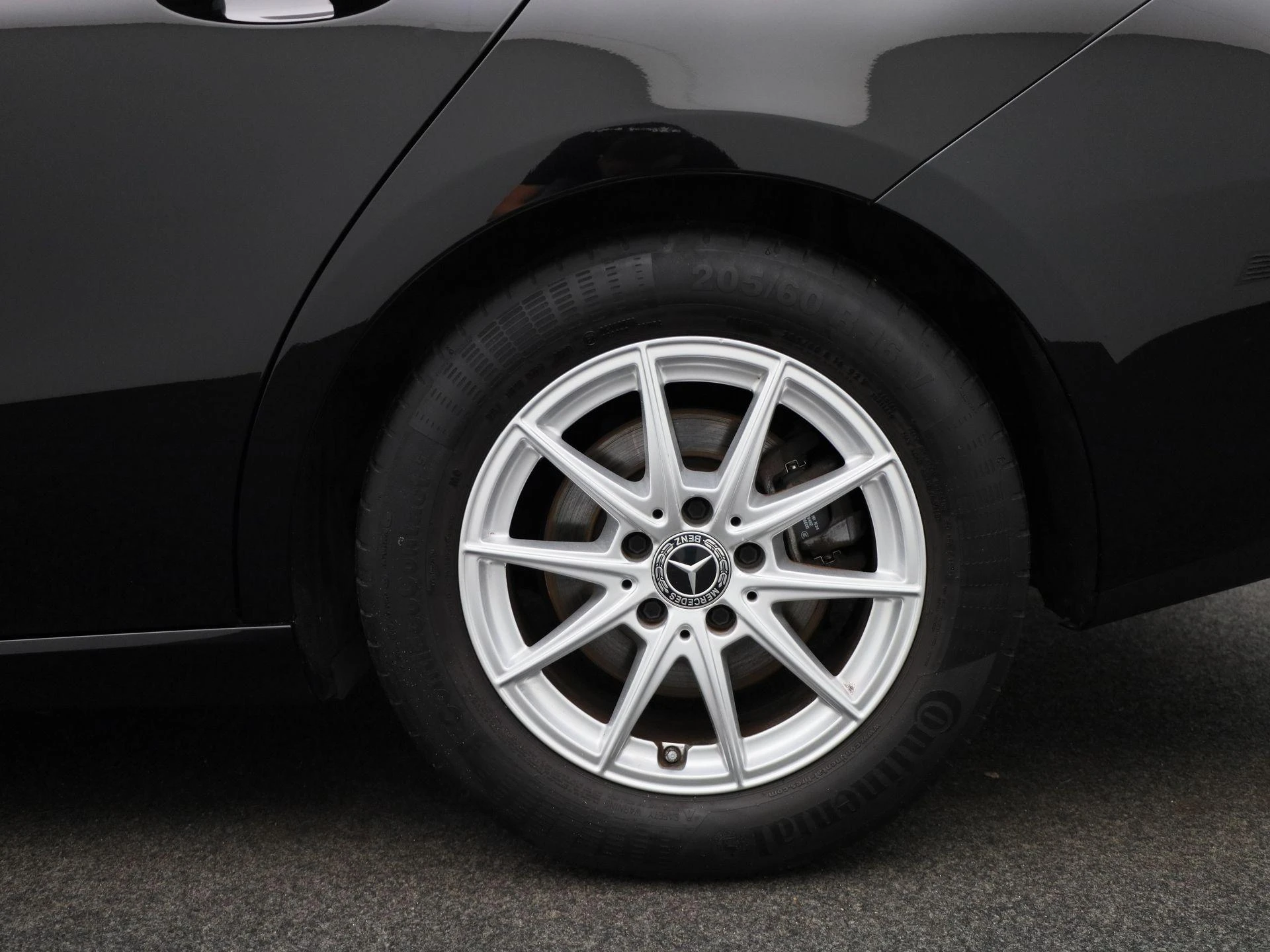 Mercedes-Benz-CLA-image-12
