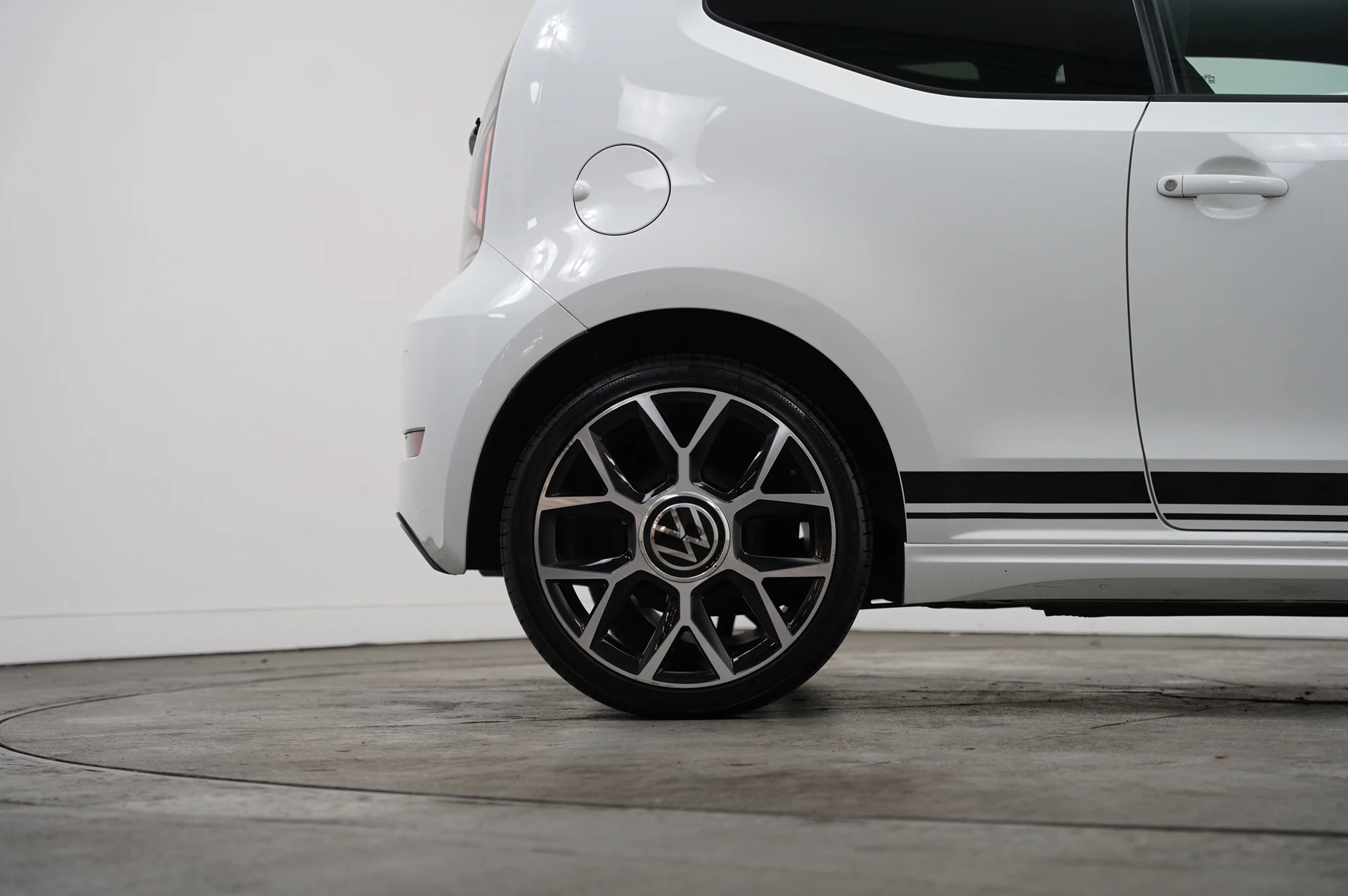 Volkswagen-up!-image-34