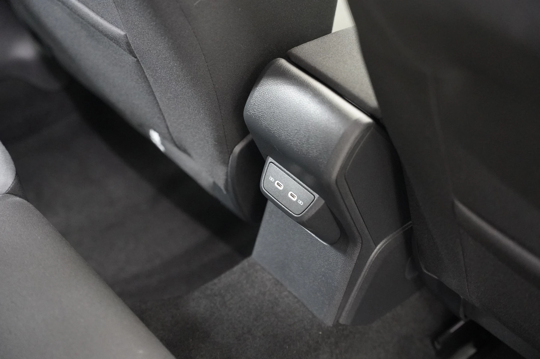 Volkswagen-Polo-image-10
