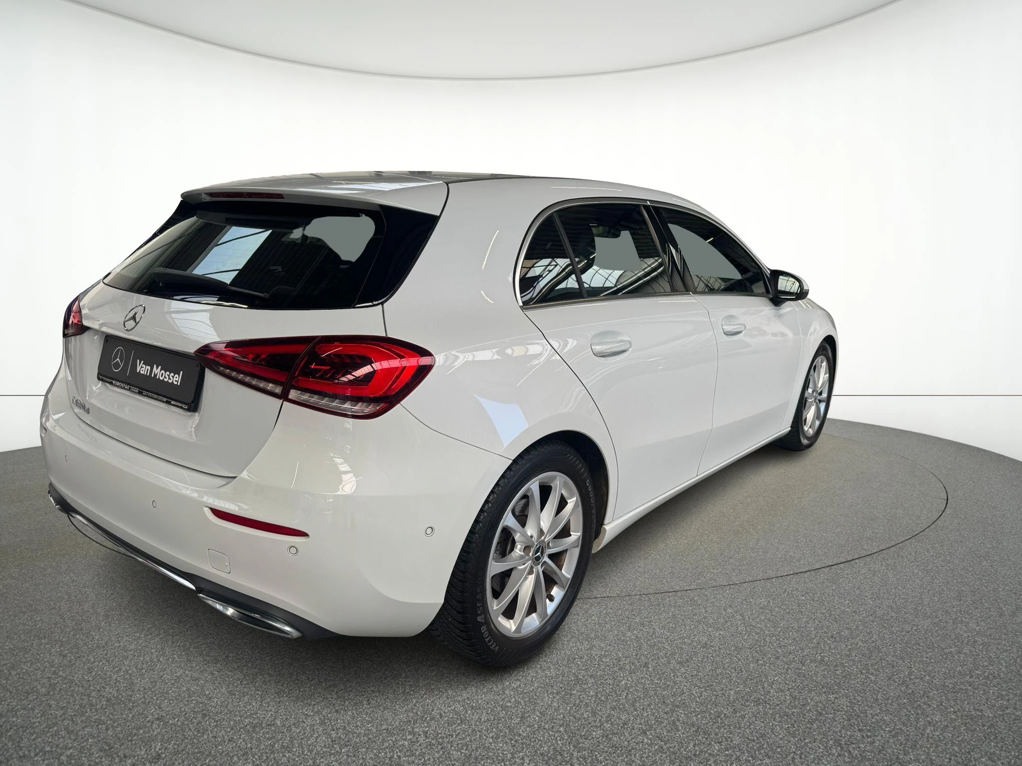 Mercedes-Benz Classe A 180 d Business Solution + TREKHAAK + MULTIBEAM + LEDER +