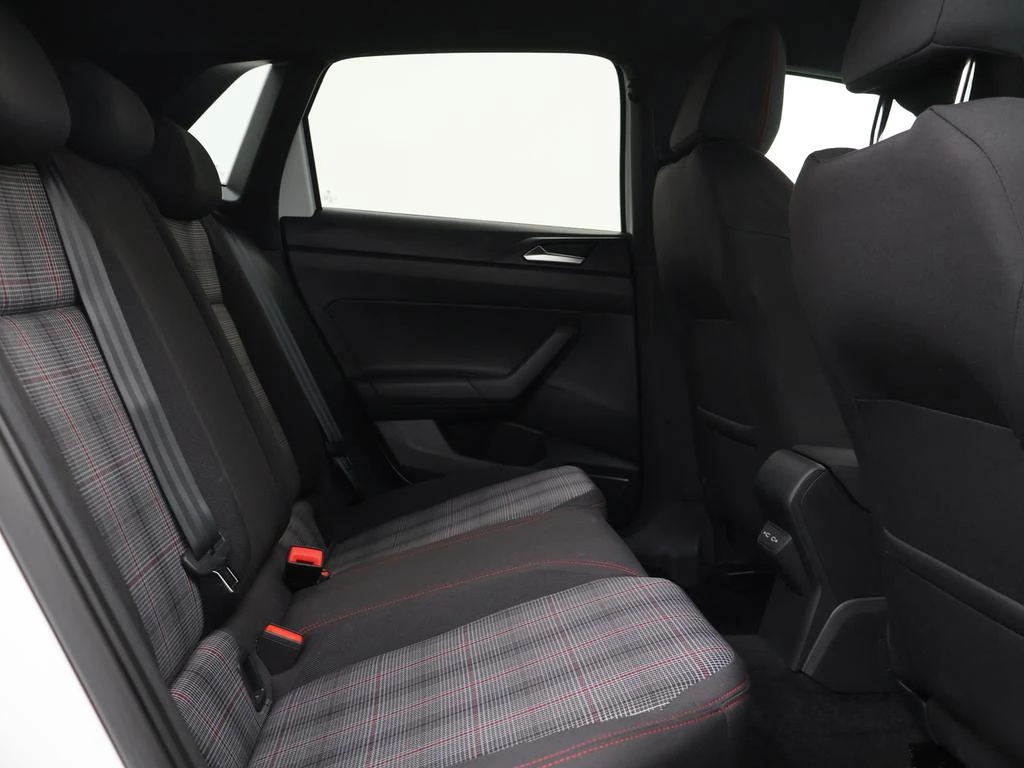 Volkswagen-Polo-image-13