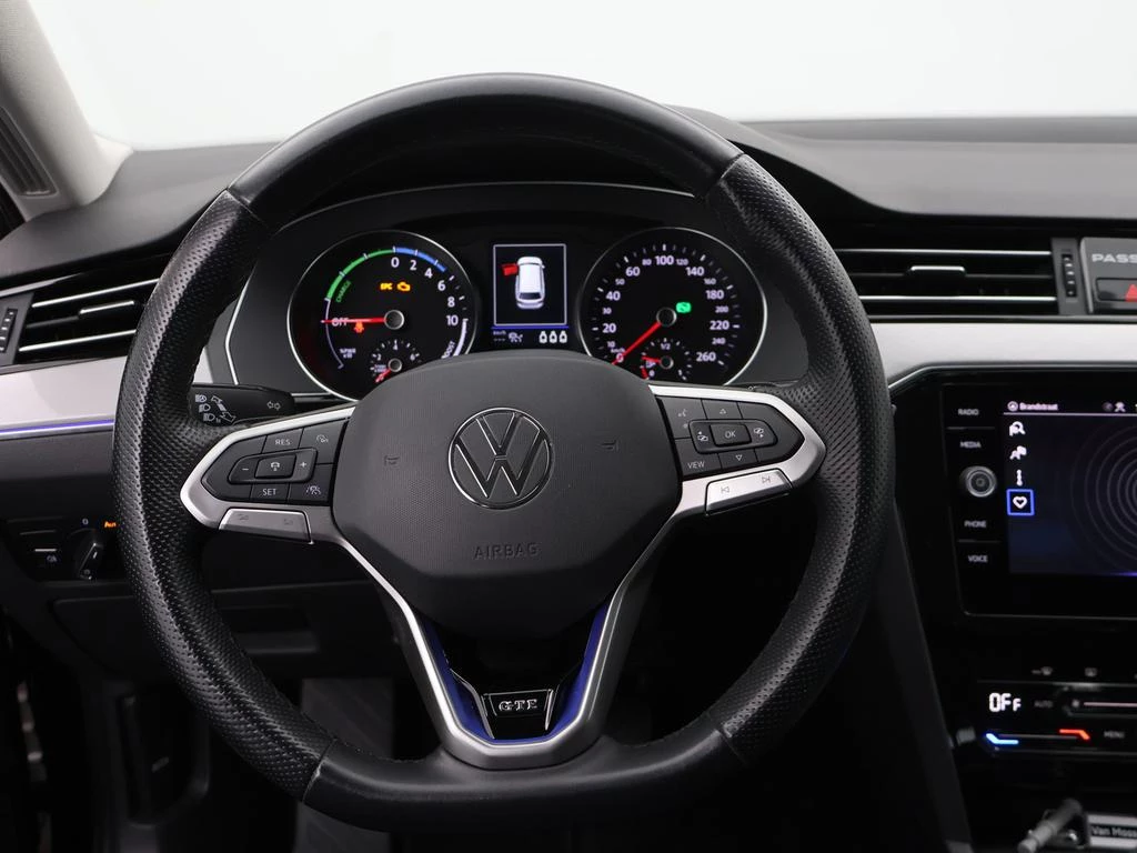 Volkswagen Passat Variant GTE Passat Variant GTE 'usiness 1.4 SI 218PK *AUTOMAAT*CAMERA*NAVI*PDC*ACC*KEYLESS GO*APP-CONNECT*...*