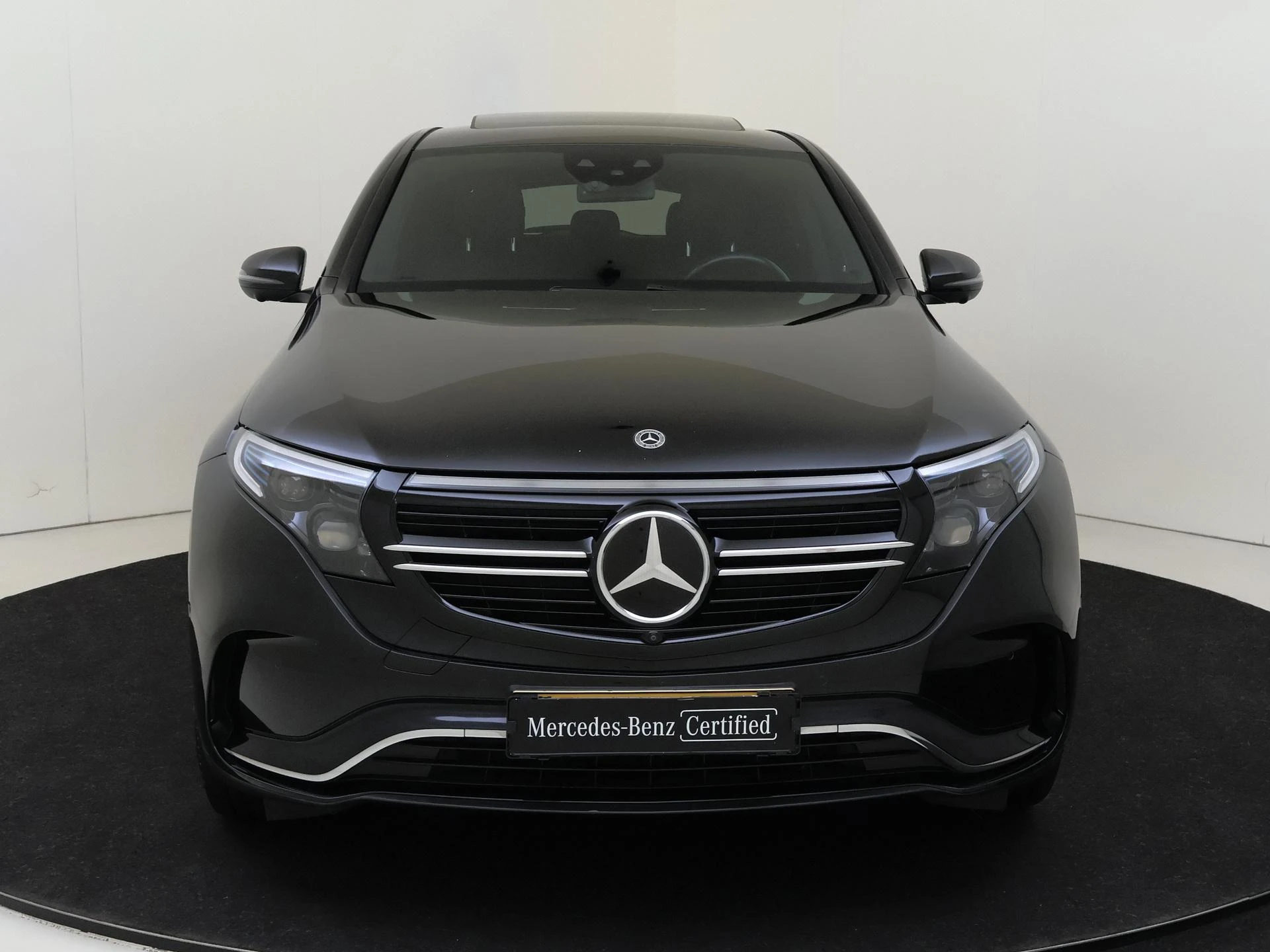 Mercedes-Benz-EQC-image-5