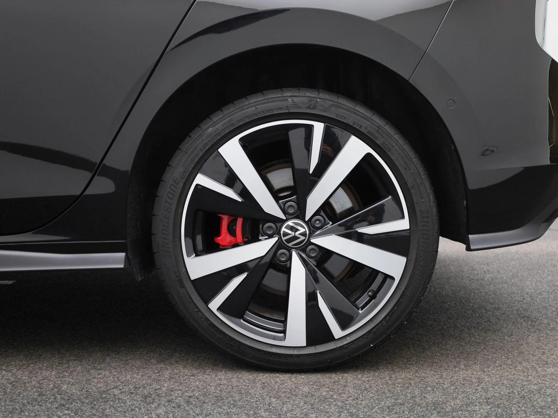 Volkswagen-Golf-image-12