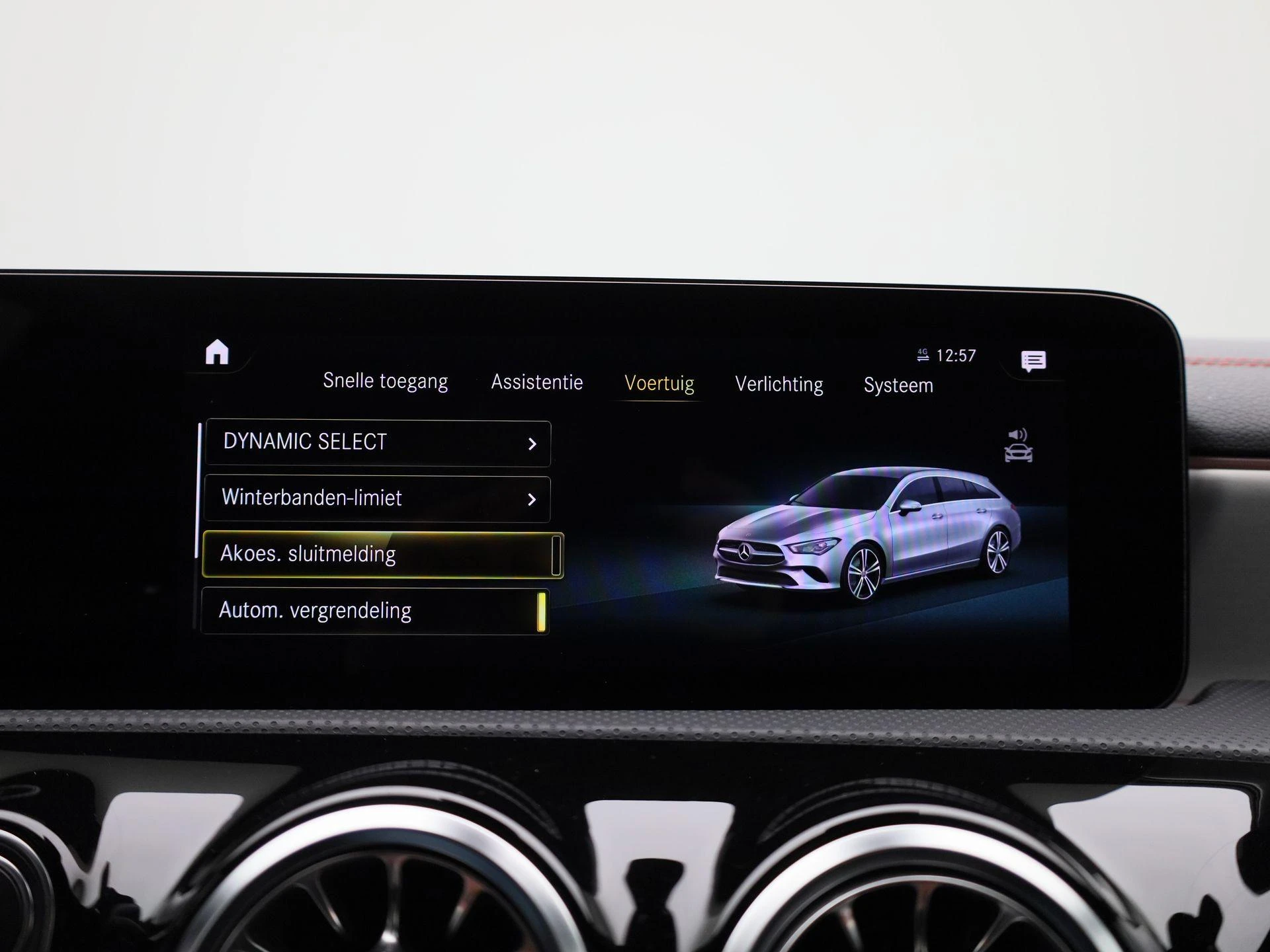 Mercedes-Benz-CLA-image-29