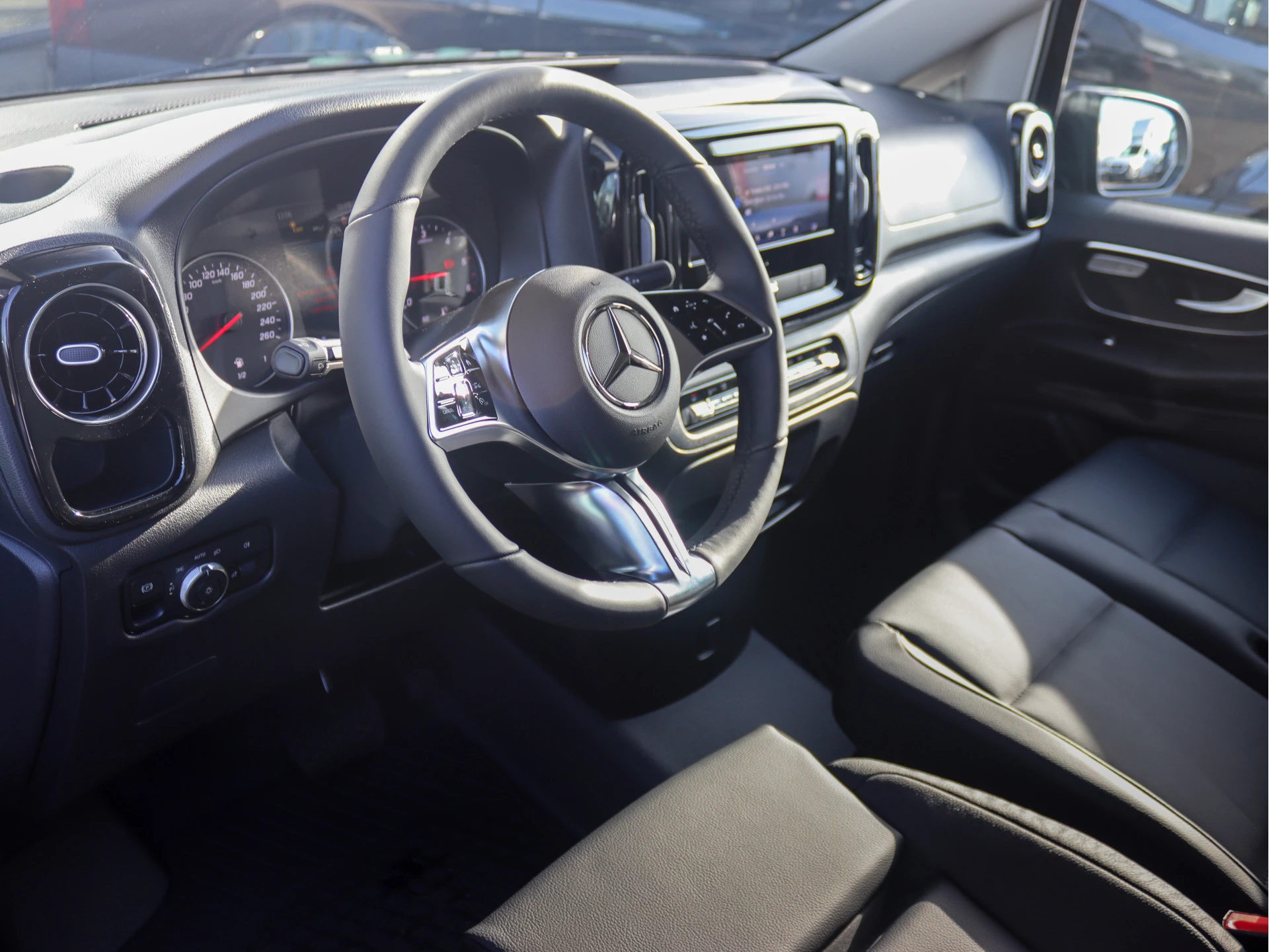 Mercedes-Benz-Vito-image-3