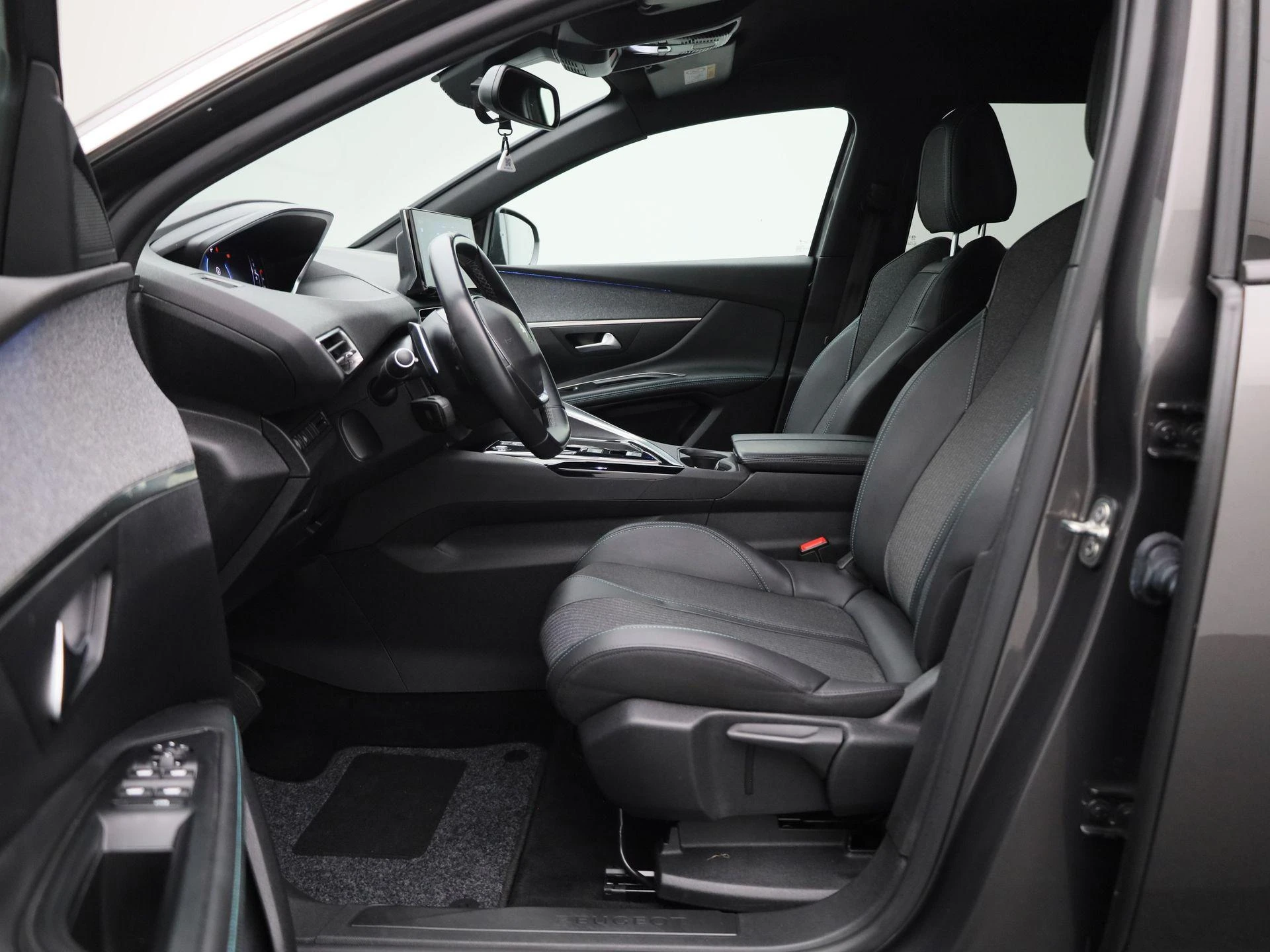 Peugeot-5008-image-12