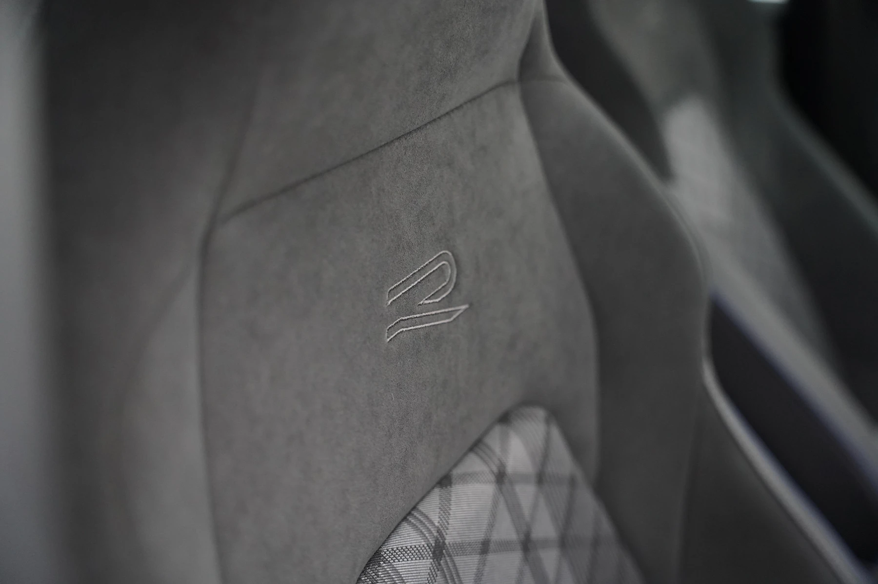 Volkswagen-Golf-image-26