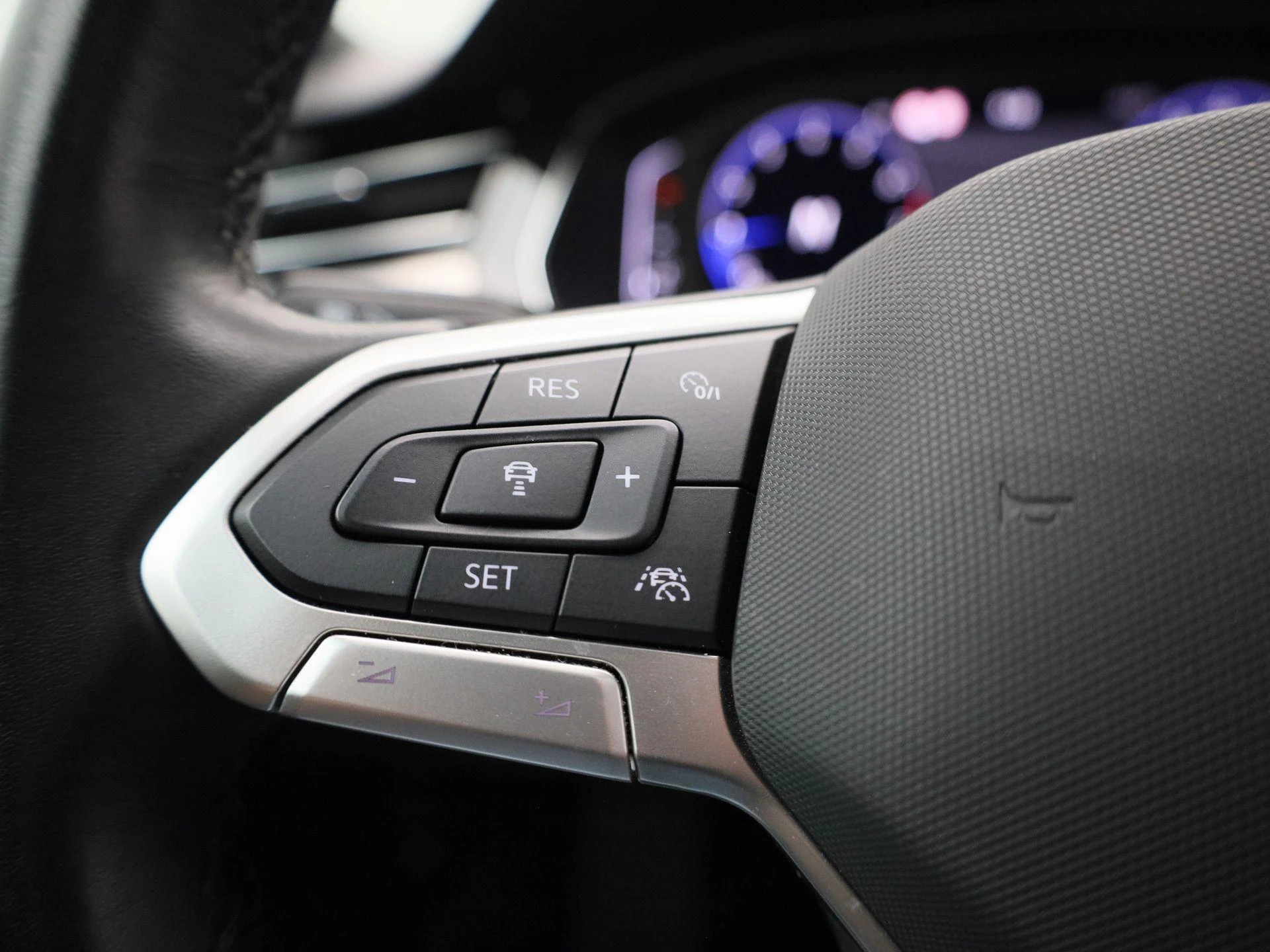 Volkswagen-Passat-image-17