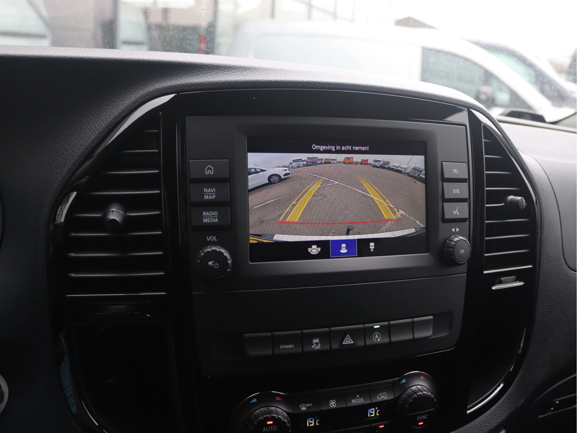 Mercedes-Benz-Vito-image-10