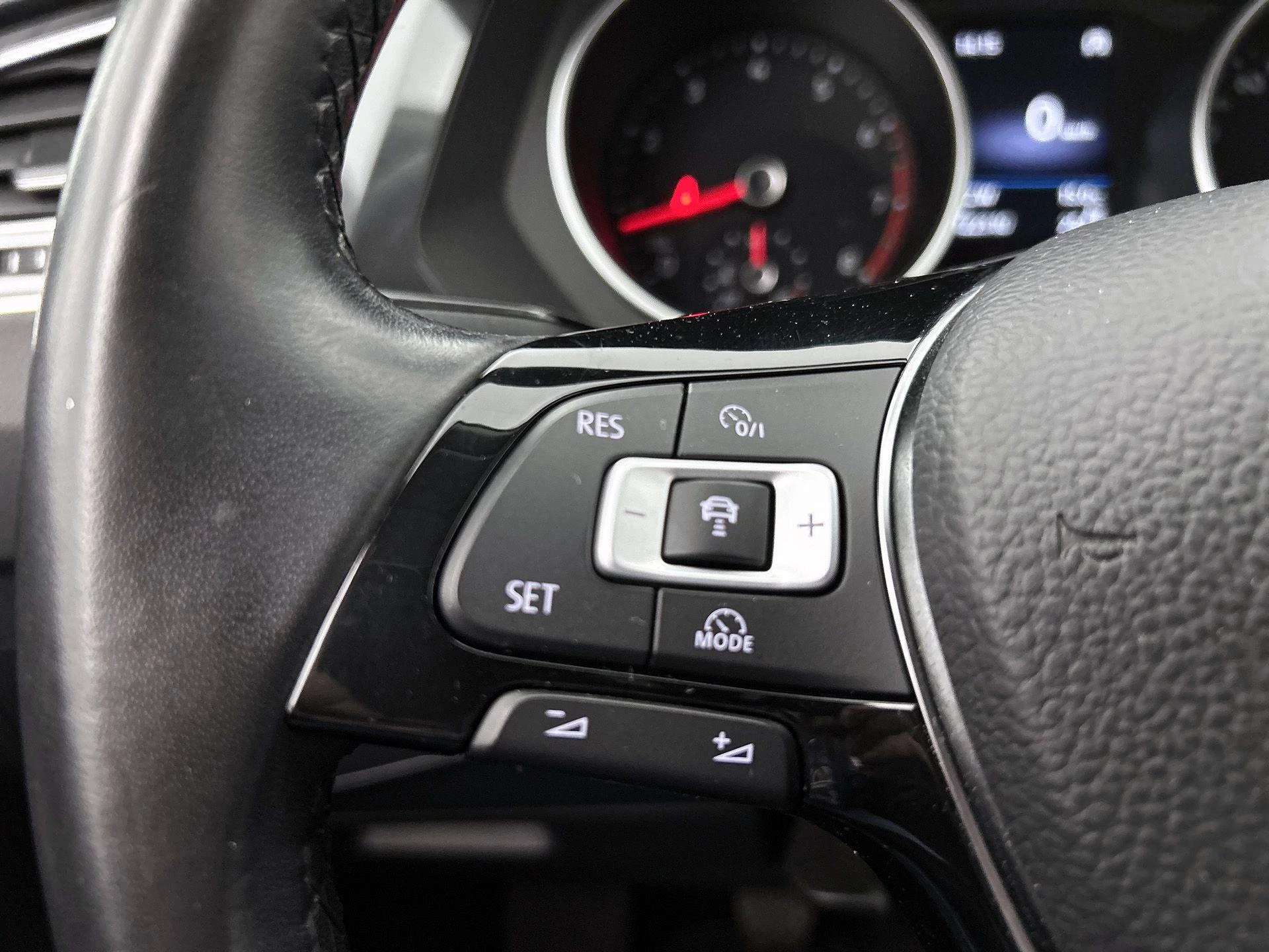 Volkswagen-Tiguan-image-5