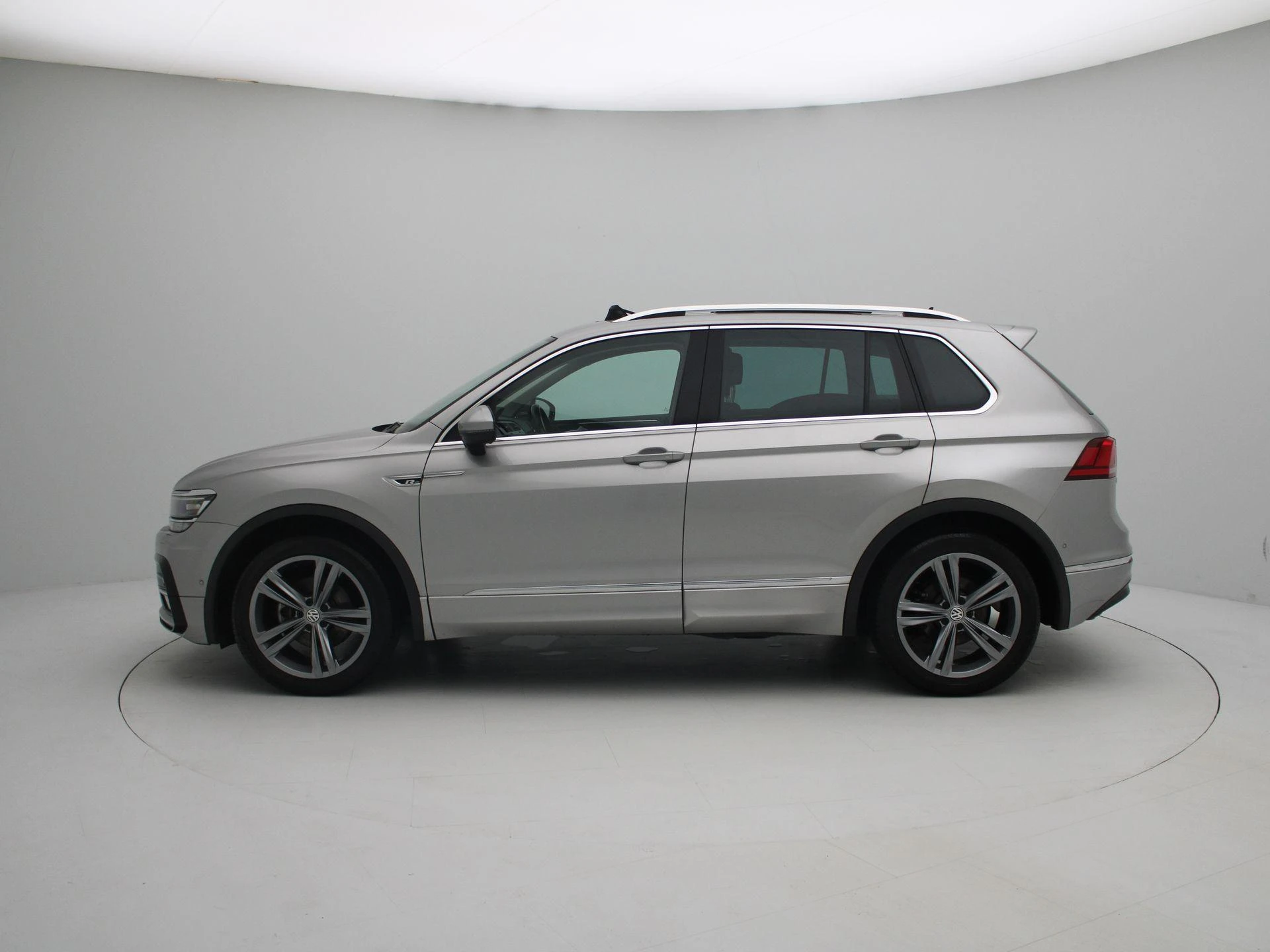 Volkswagen-Tiguan-image-4