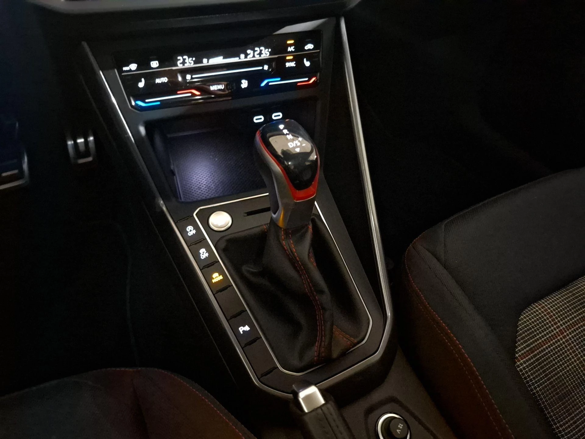 Volkswagen-Polo-image-9