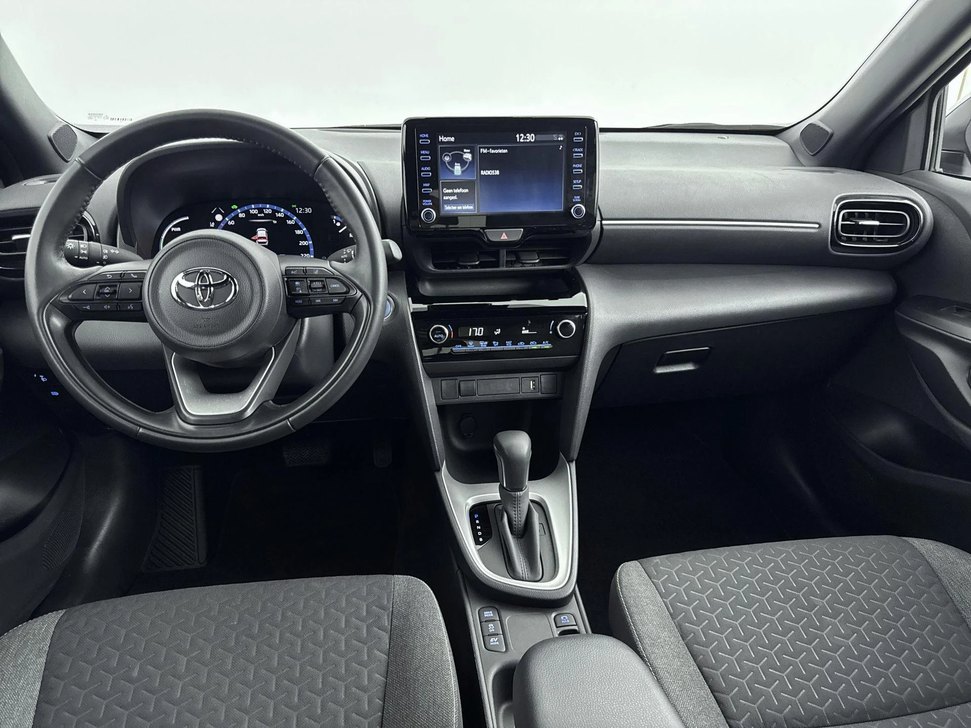 Toyota-Yaris Cross-image-15