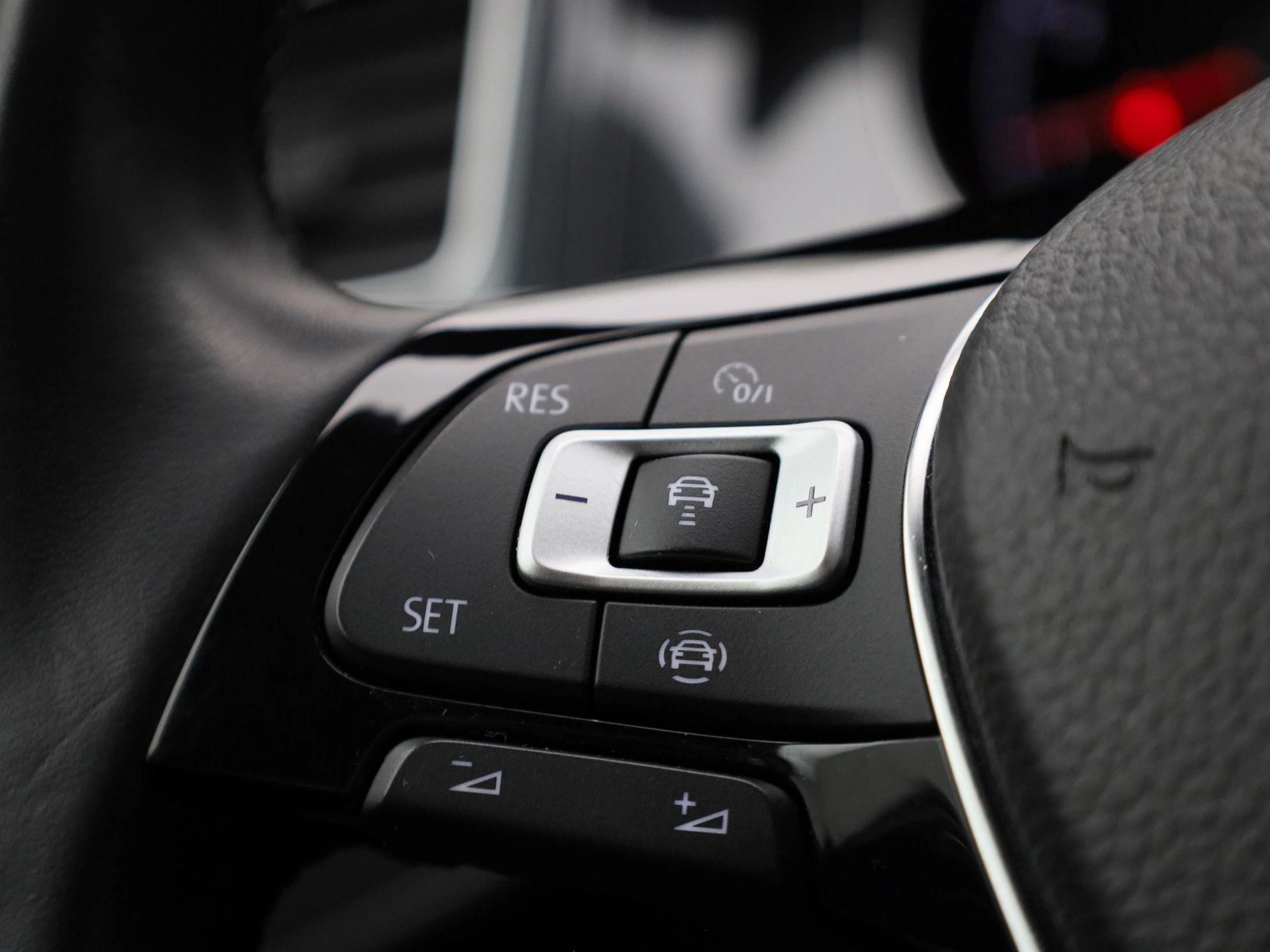 Volkswagen-Golf-image-20