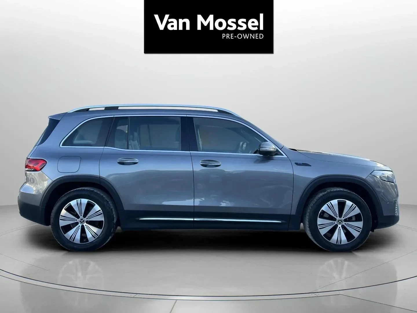 Mercedes-Benz-EQB-image-3