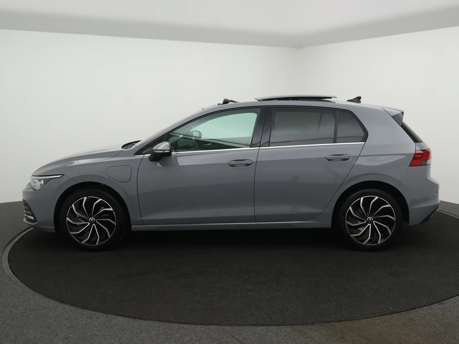 Volkswagen Golf VIII eHybrid (PHEV) Golf Style Business Premium 1.4TSI eHybrid PHEV 204PK *AUTOMAAT*PANODAK*ALCANTARA*CAMERA*PDC*ACC*NAV