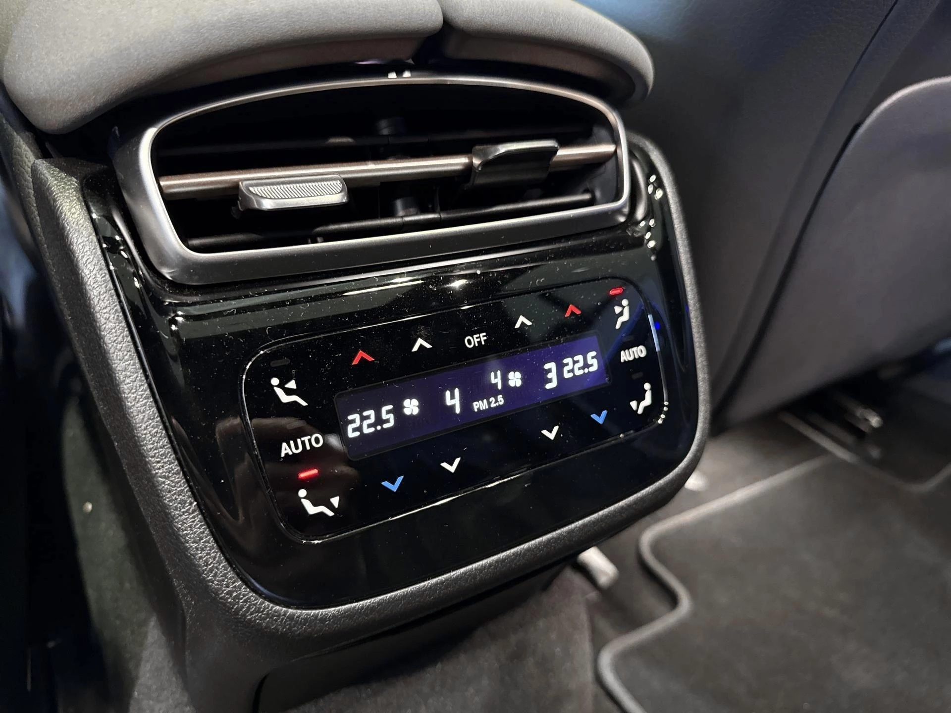 Mercedes-Benz-EQS-image-16