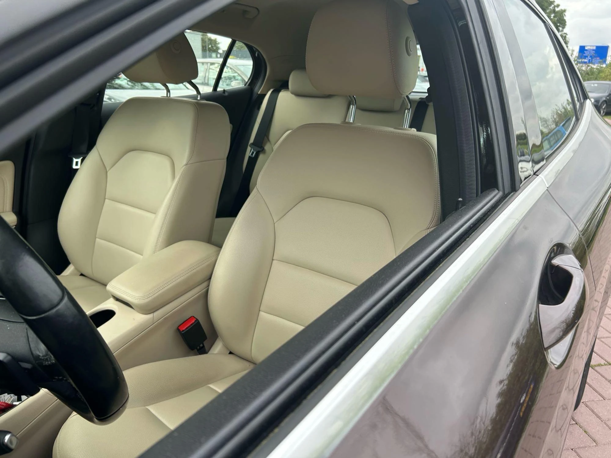 Mercedes-Benz-GLA-image-5