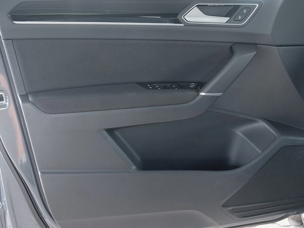Volkswagen-Touran-image-17
