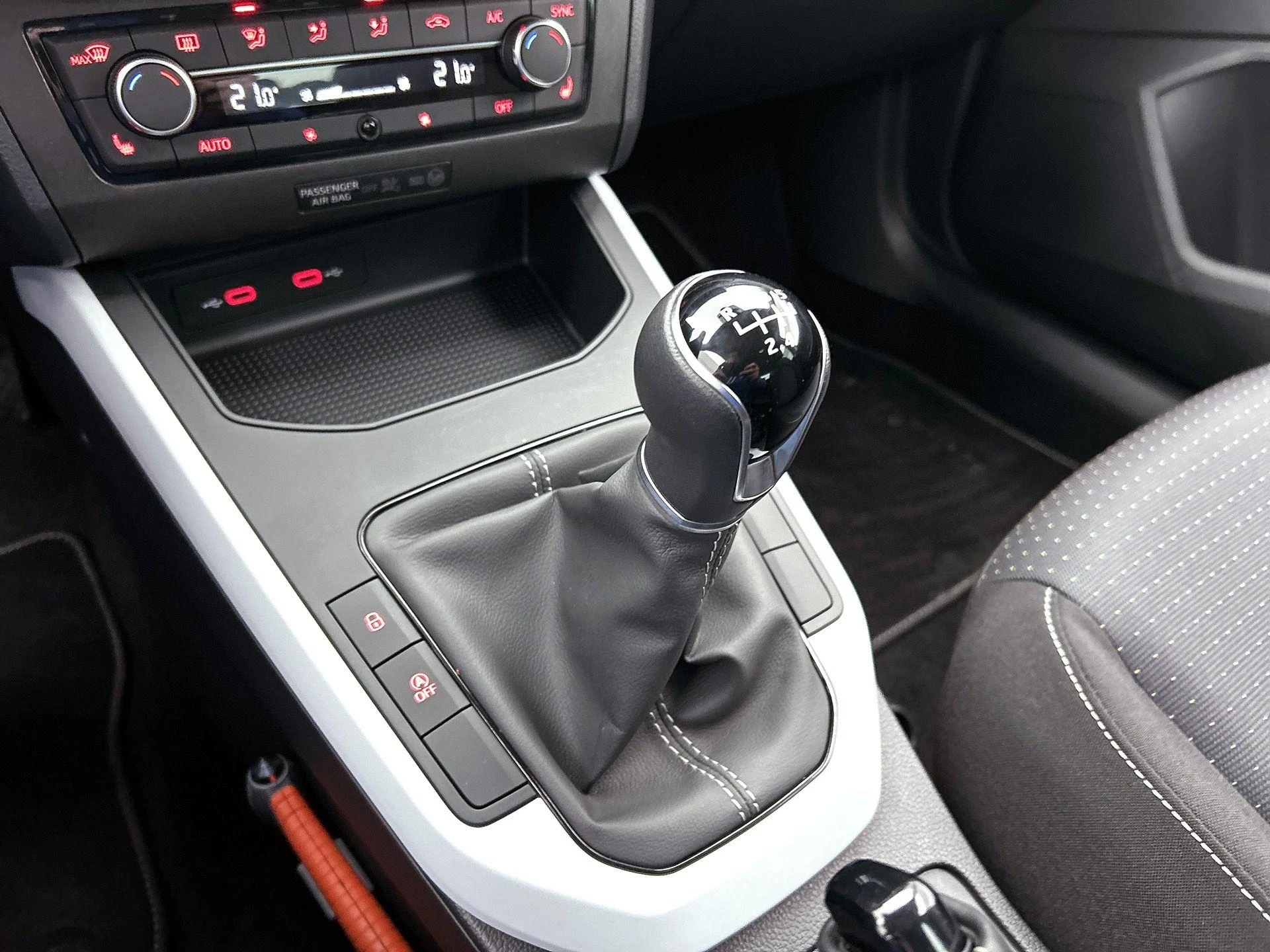 SEAT-Arona-image-29