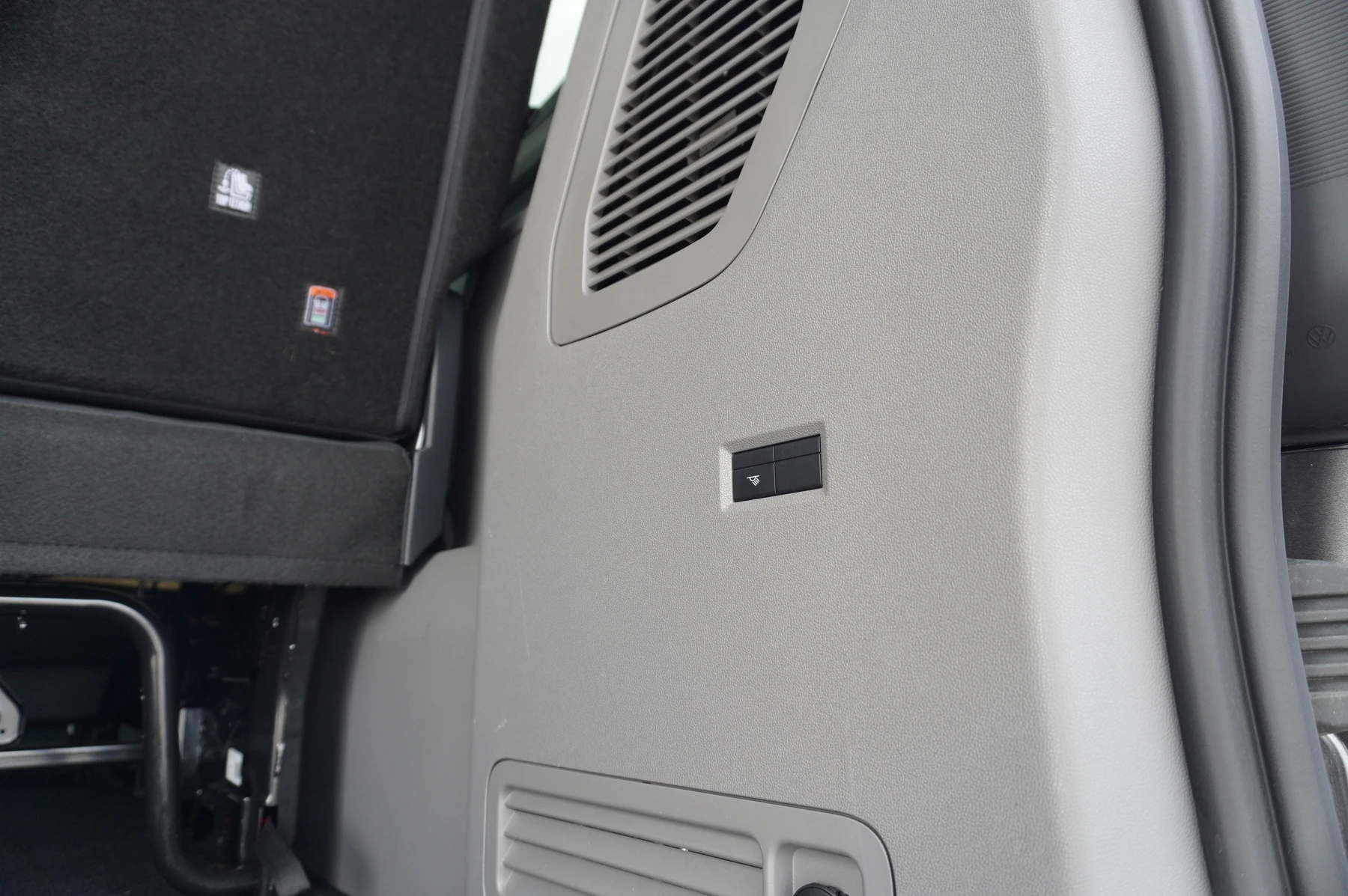 Volkswagen-Transporter-image-23