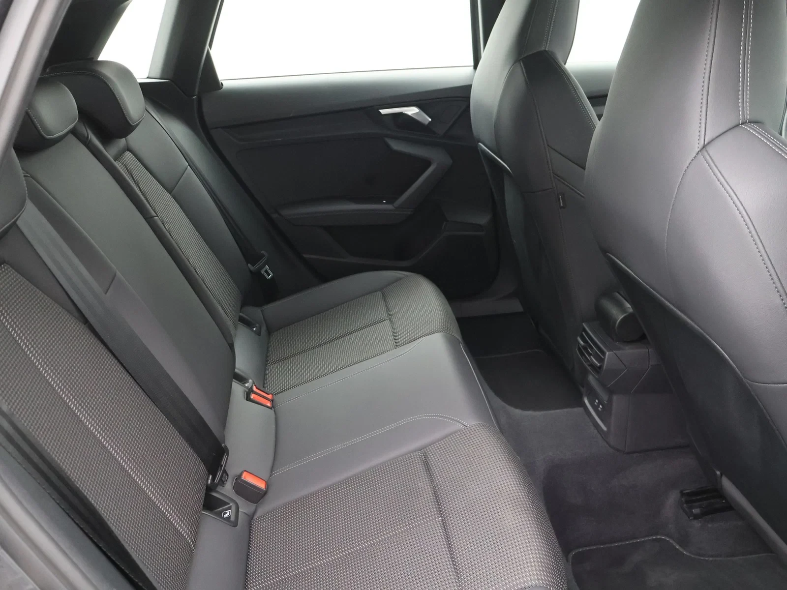 Audi A3 Sportback Business Edition 35TFSI 2XS line 150PK *AUTOMAAT*SPORTZETELS*CAMERA*PDC*NAVI*ACC*...*
