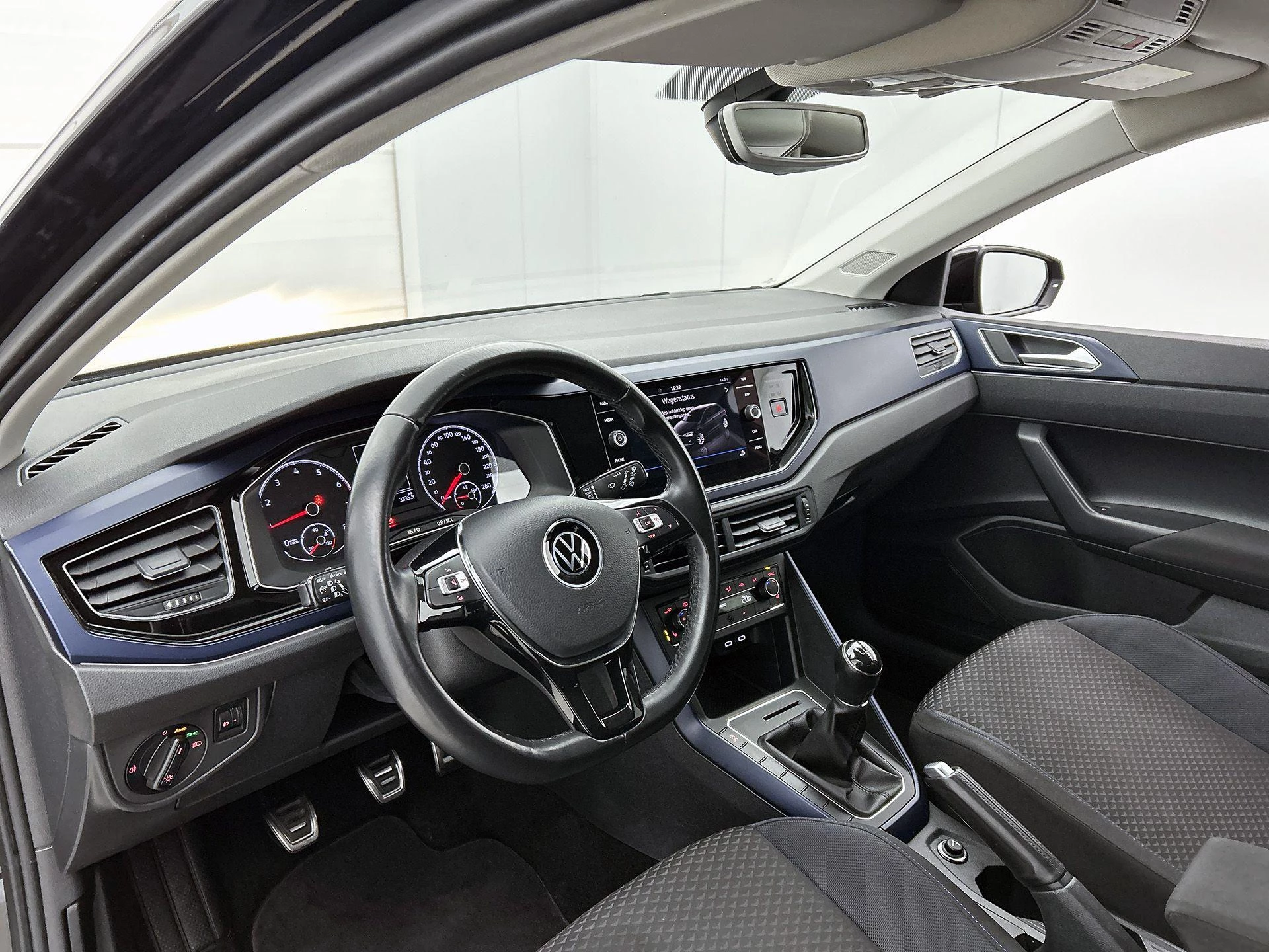 Volkswagen-Polo-image-11