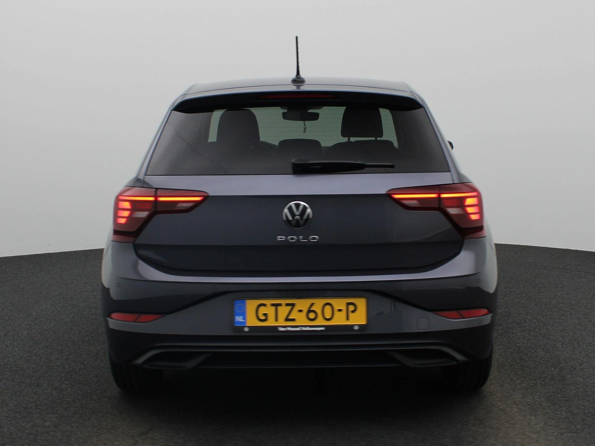 Volkswagen-Polo-image-4