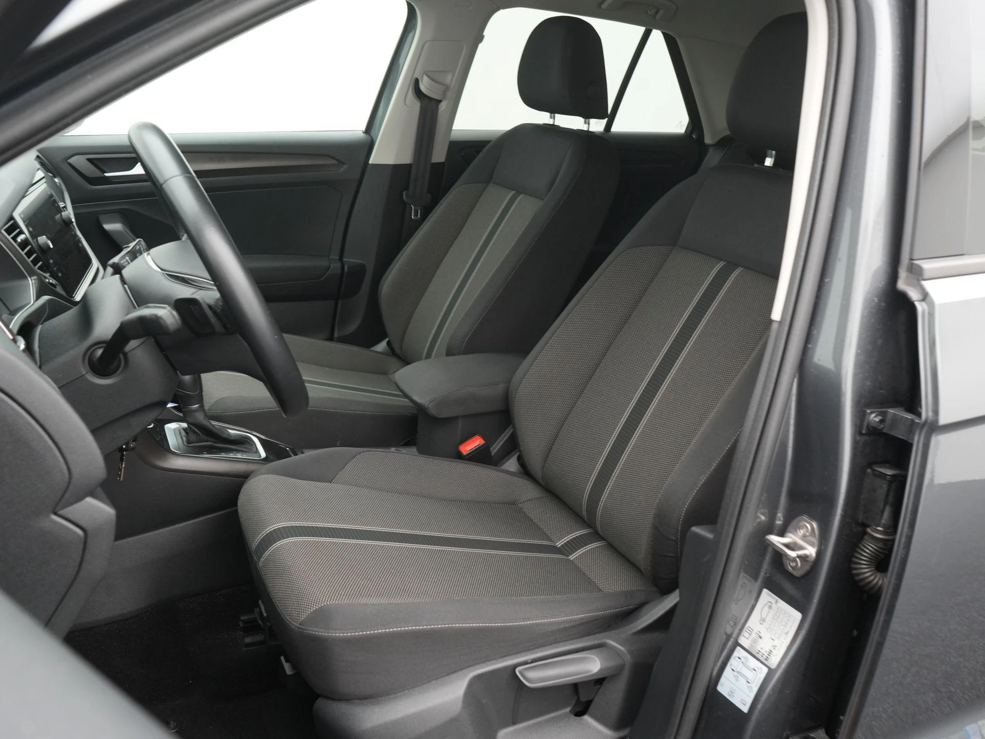 Volkswagen-T-Roc-image-8