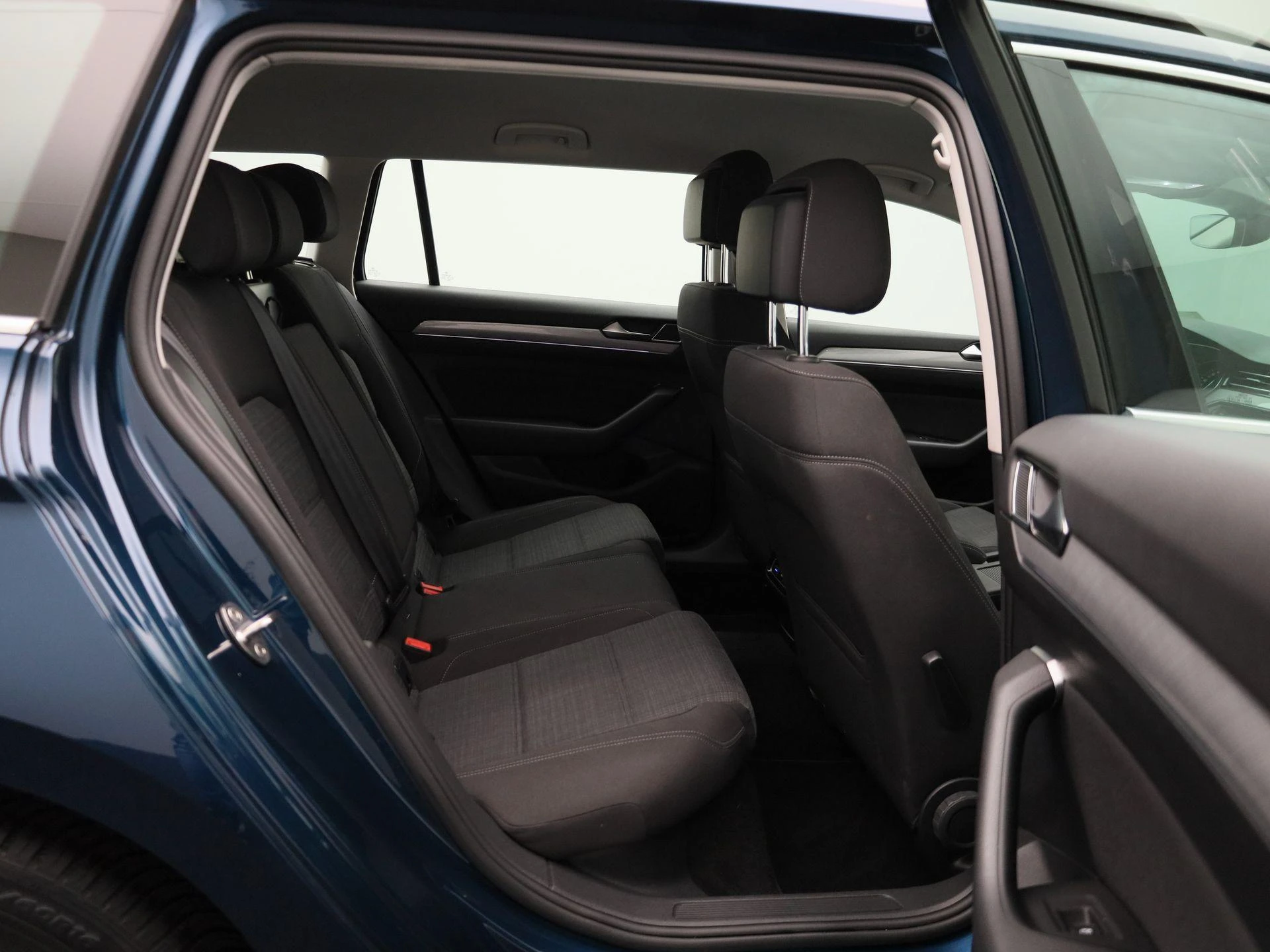 Volkswagen-Passat-image-36