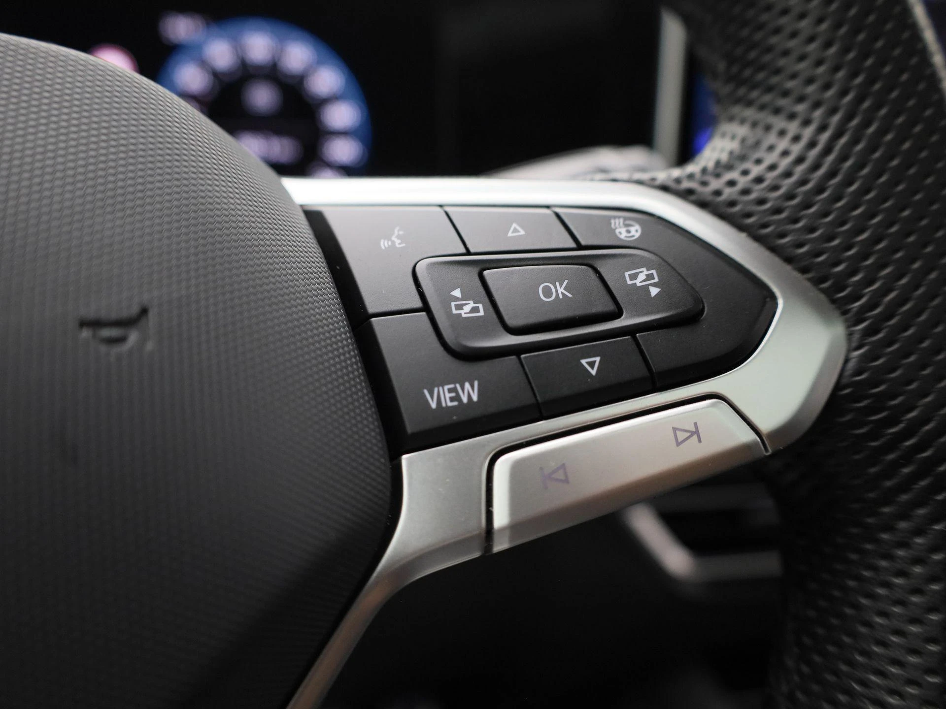 Volkswagen-Tiguan-image-17
