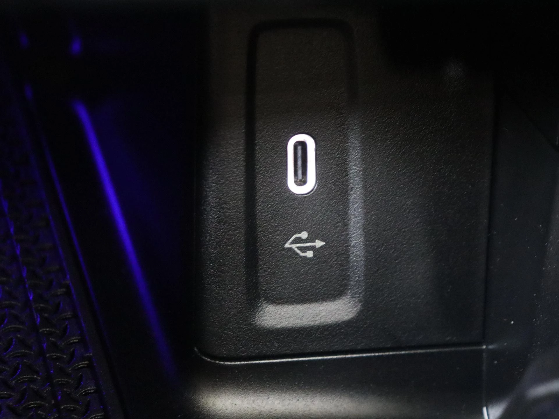 Mercedes-Benz-GLC-image-23