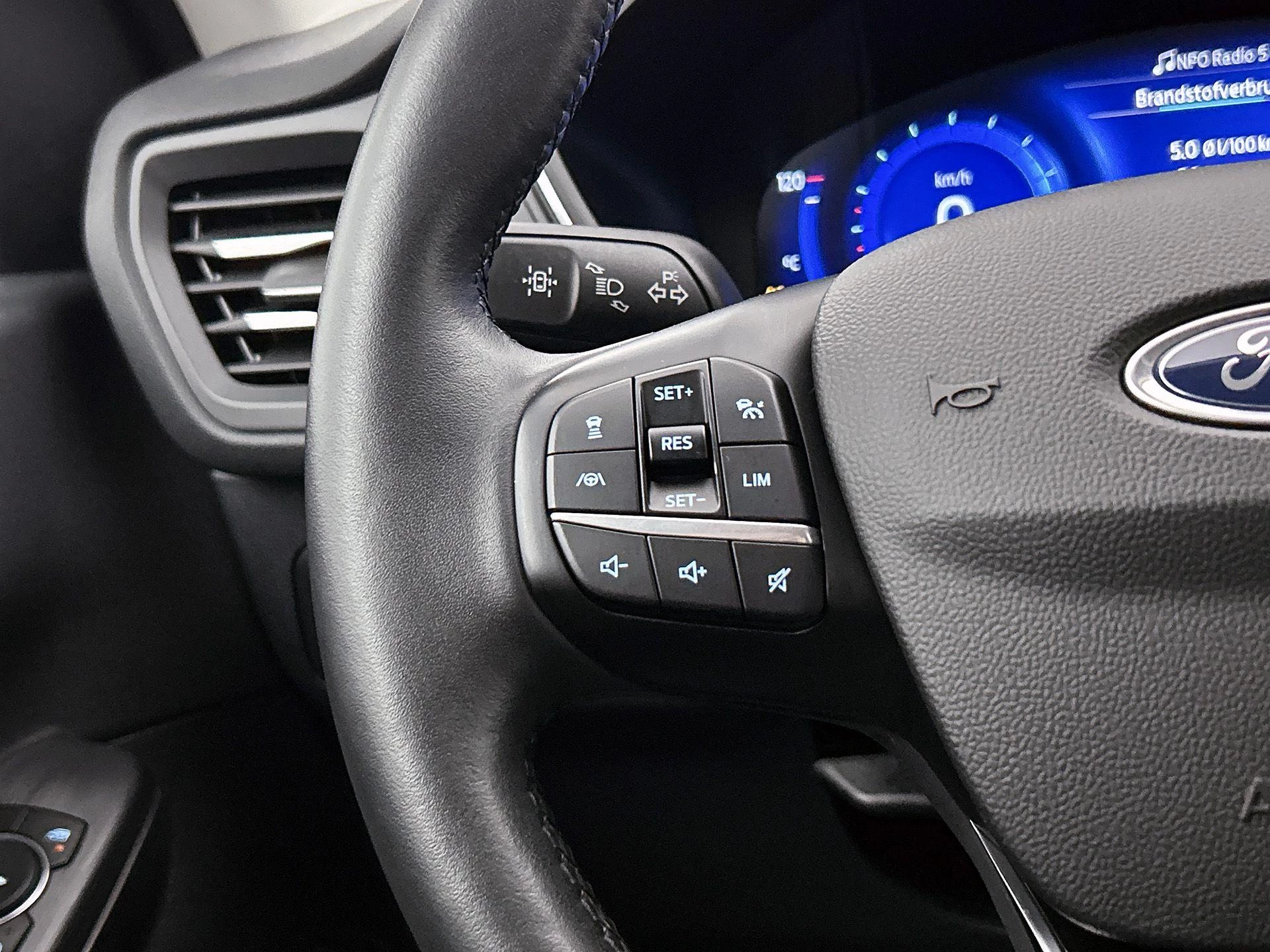 Ford-Kuga-image-5